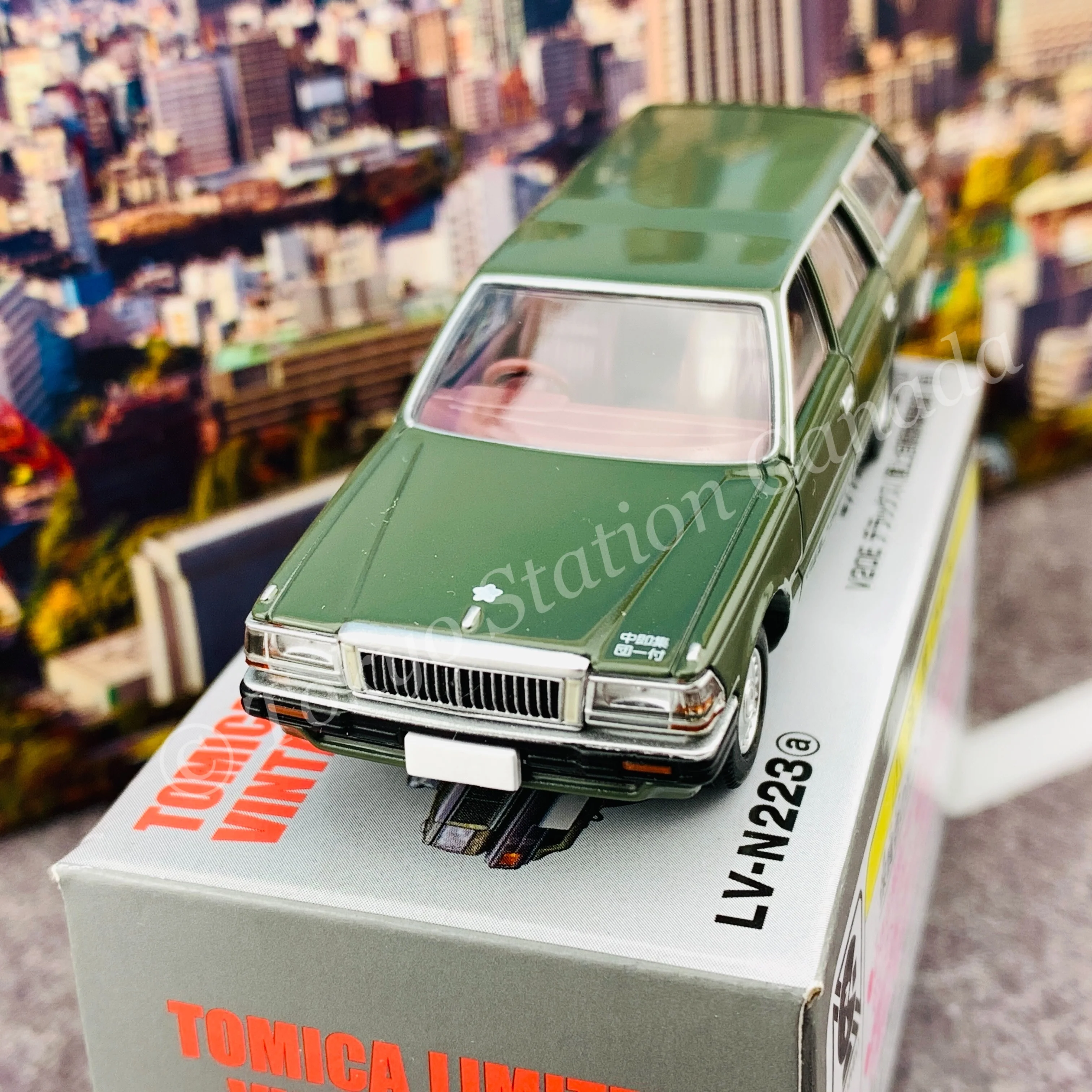 Tomytec Limited Vintage Neo 1/64 Nissan Cedric Van Ground Self-Defense Force Business Vehicle No. 1 陸上自衛隊業務車1号  LV-N223a - Image 3