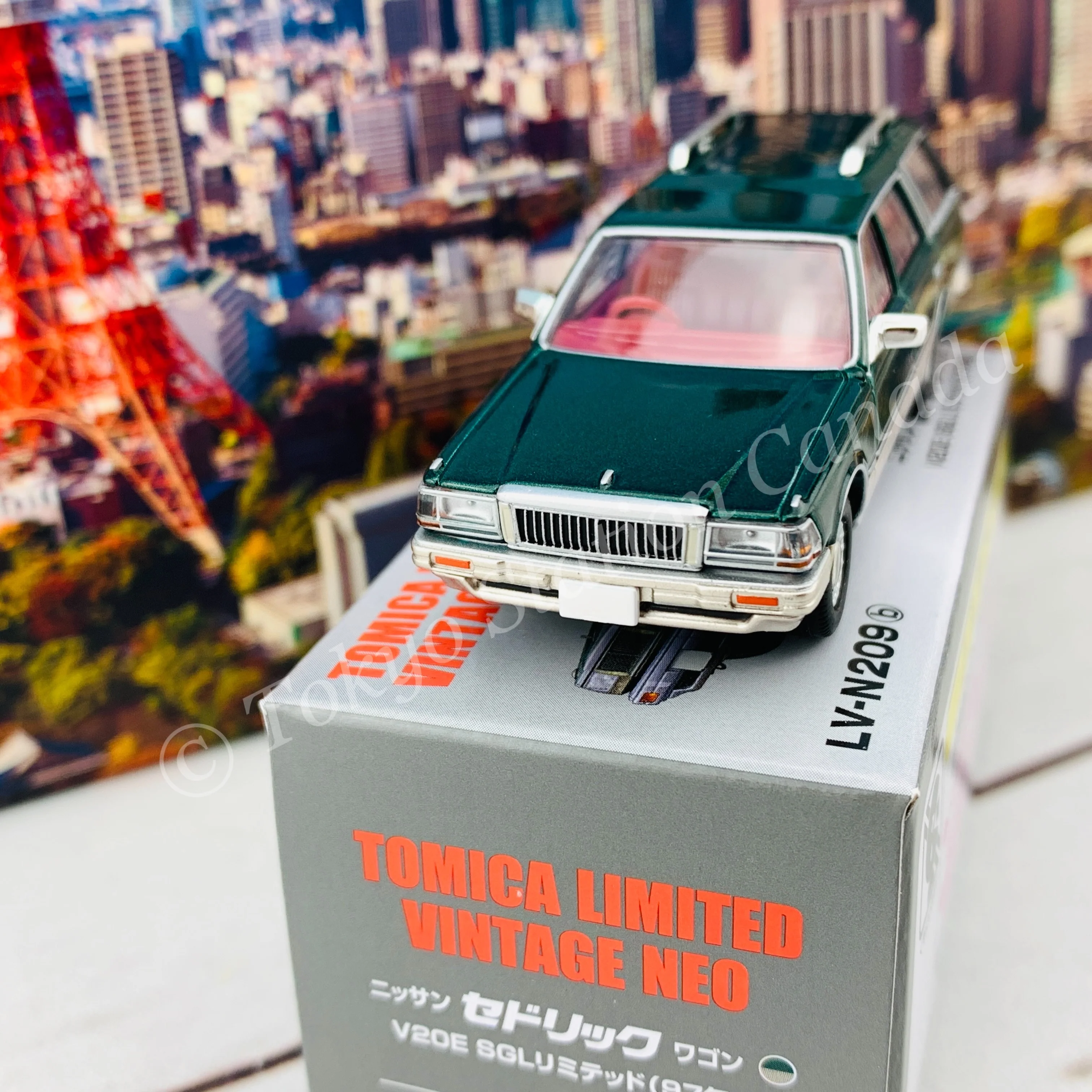 Tomytec Tomica Limited Vintage Neo 1/64 Nissan Cedric Wagon V20E SGL Limited (Green / Silver) LV-N209b - Image 3