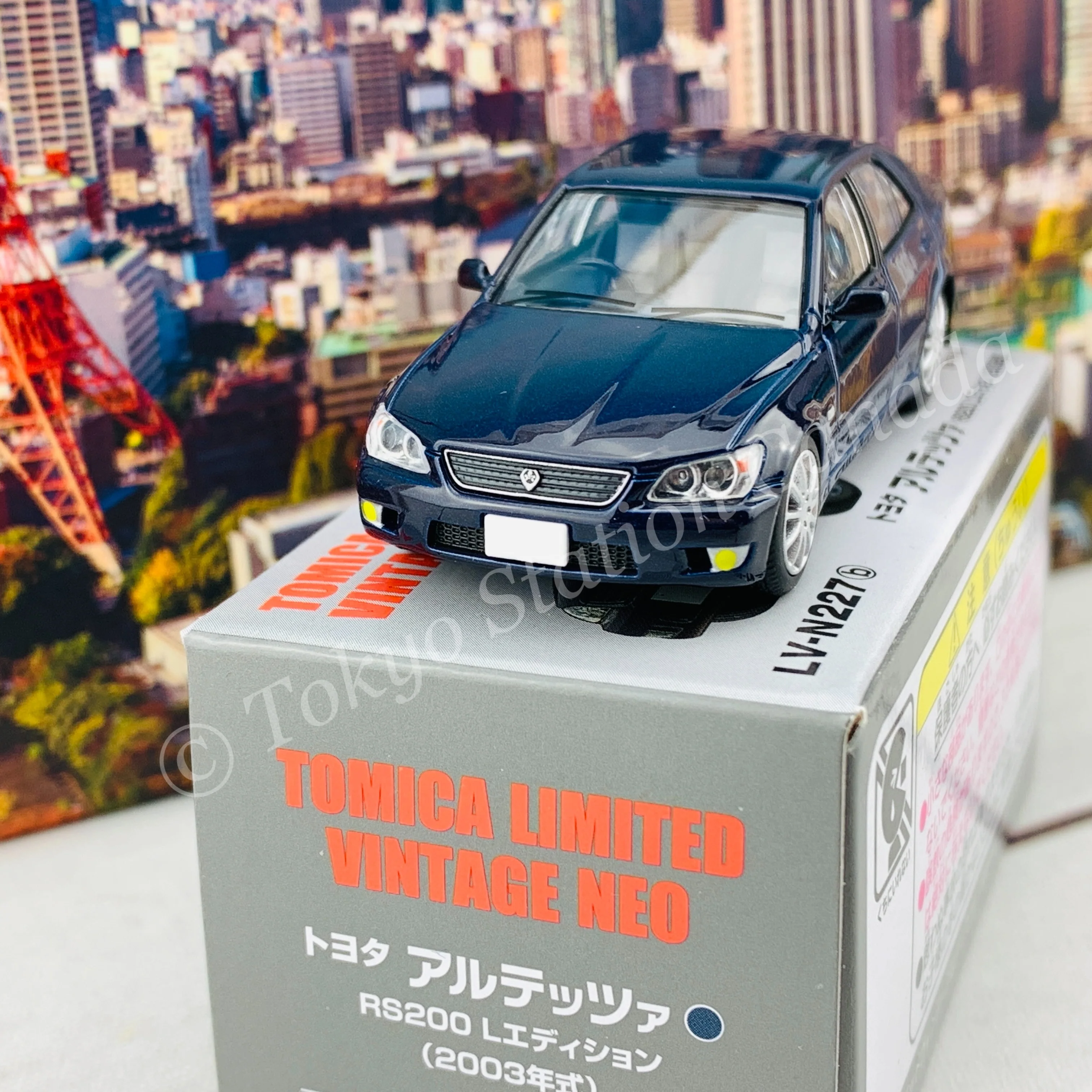 Tomica Limited Vintage Neo 1/64 Toyota Altezza RS200 L Edition (Navy) LV-N227b - Image 3