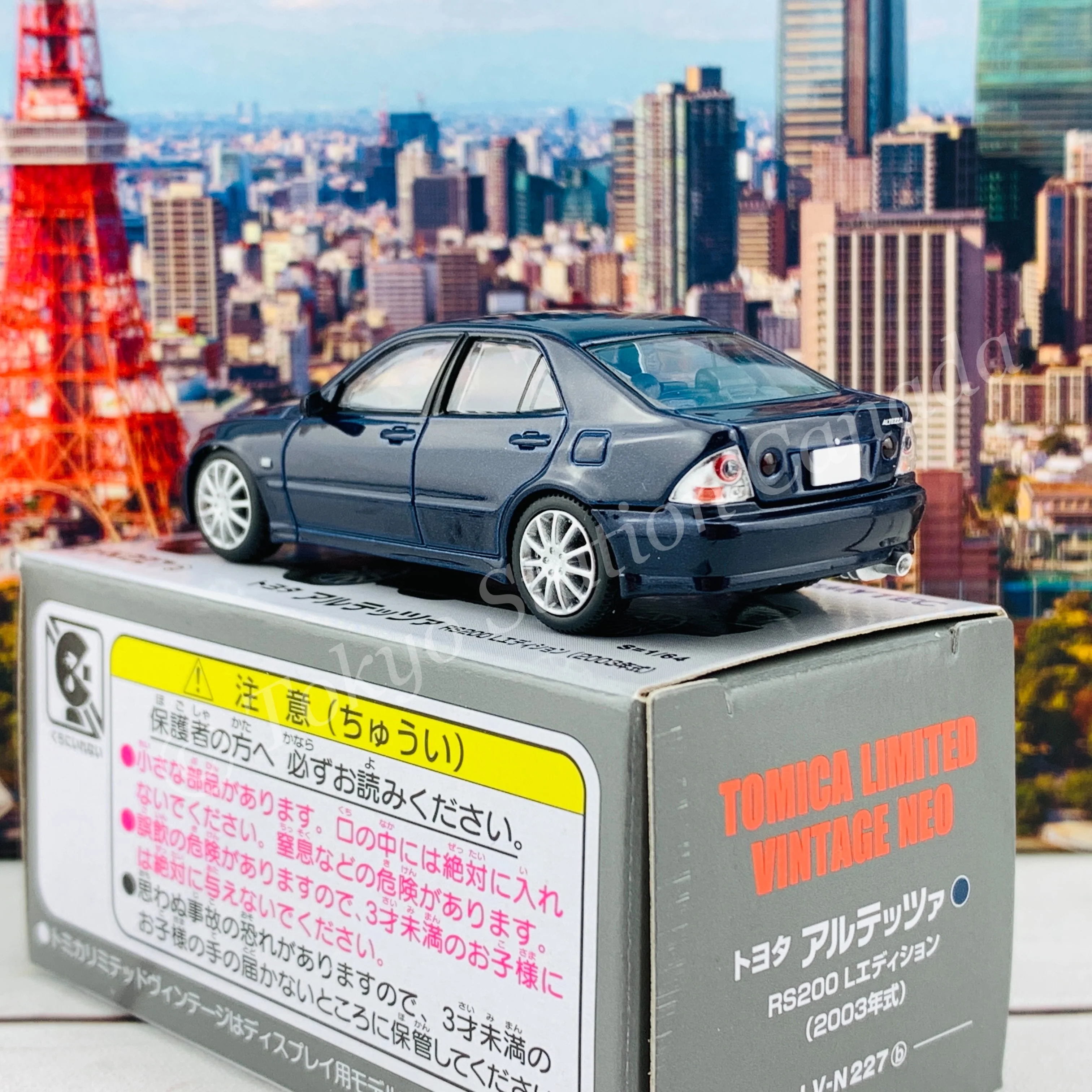 Tomica Limited Vintage Neo 1/64 Toyota Altezza RS200 L Edition (Navy) LV-N227b - Image 4