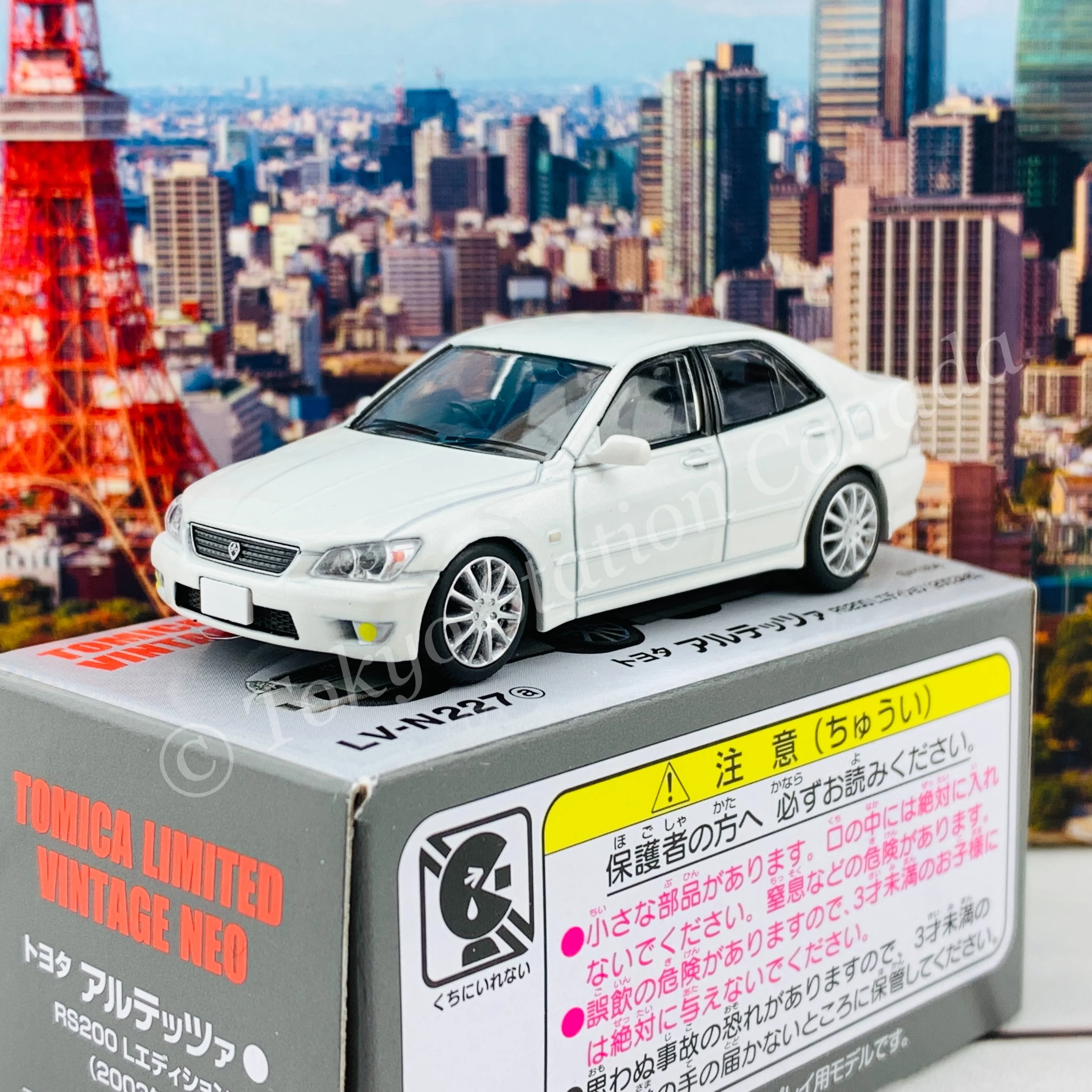 Tomica Limited Vintage Neo 1/64 Toyota Altezza RS200 L Edition (White) LV-N227a - Image 2