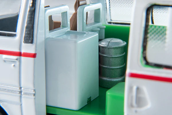 TOMYTEC TLVN 1/64 LV-N Daitokai 01 CARAVAN Ambulance Shibuya Hospital - Image 2
