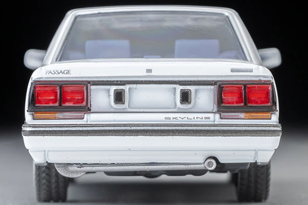 TOMYTEC TLVN 1/64 Nissan Skyline 4-door HT 1800 Passage (white) 1985 LV-N351a - Image 2