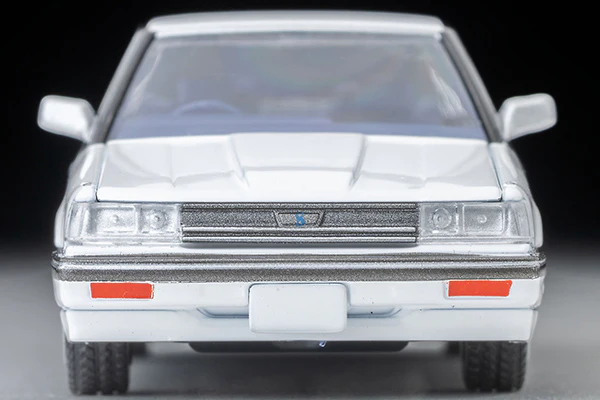 TOMYTEC TLVN 1/64 Nissan Skyline 4-door HT 1800 Passage (white) 1985 LV-N351a - Image 3