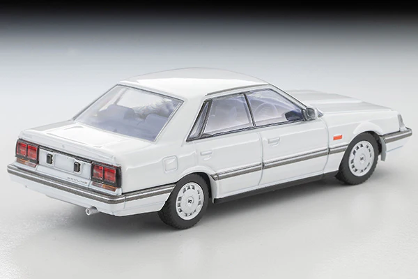 TOMYTEC TLVN 1/64 Nissan Skyline 4-door HT 1800 Passage (white) 1985 LV-N351a - Image 4