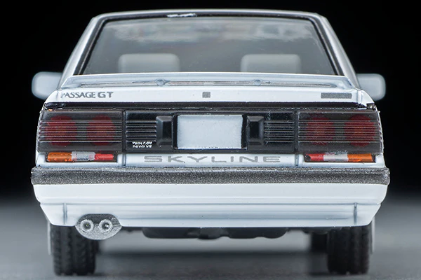 TOMYTEC TLVN 1/64 Nissan Skyline 4-door HT GT Passage Twin Cam 24V (White) 1987 LV-N301a - Image 3