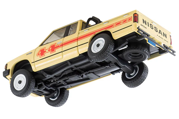 TOMYTEC TLVN 1/64 Nissan Truck 4X4 King Cab (Yellow) North American Specification LV-N321a - Image 4