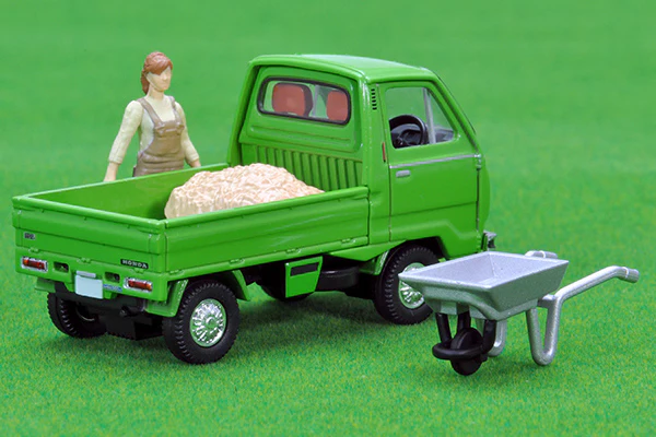 TOMYTEC Tomica Limited Vintage Neo 1/64 Honda TN-V Super Deluxe (green) with figure LV-N15c - Image 2