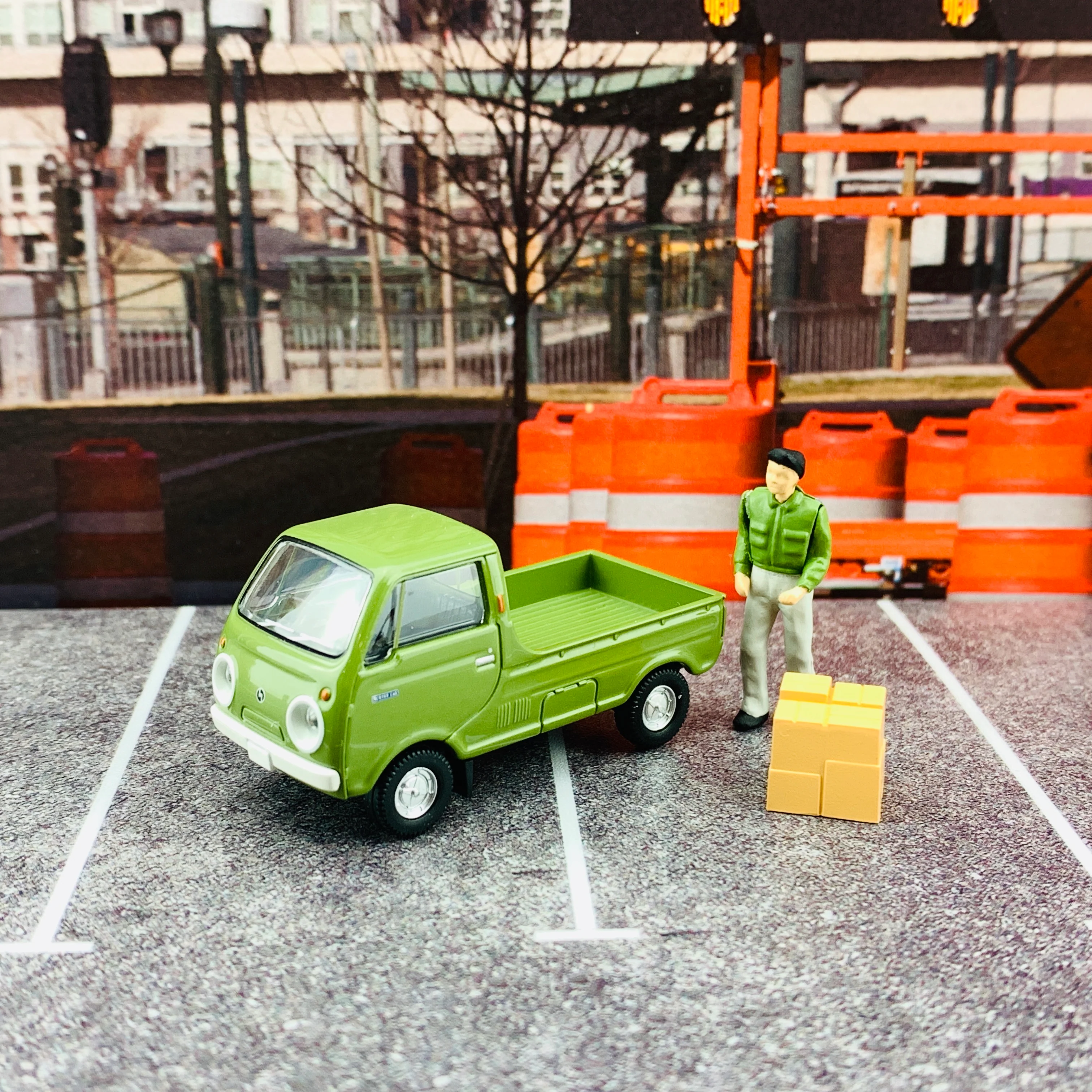 Tomytec Tomica Limited Vintage 1/64 Mazda Porter Cab one side open Green LV-185a - Image 2