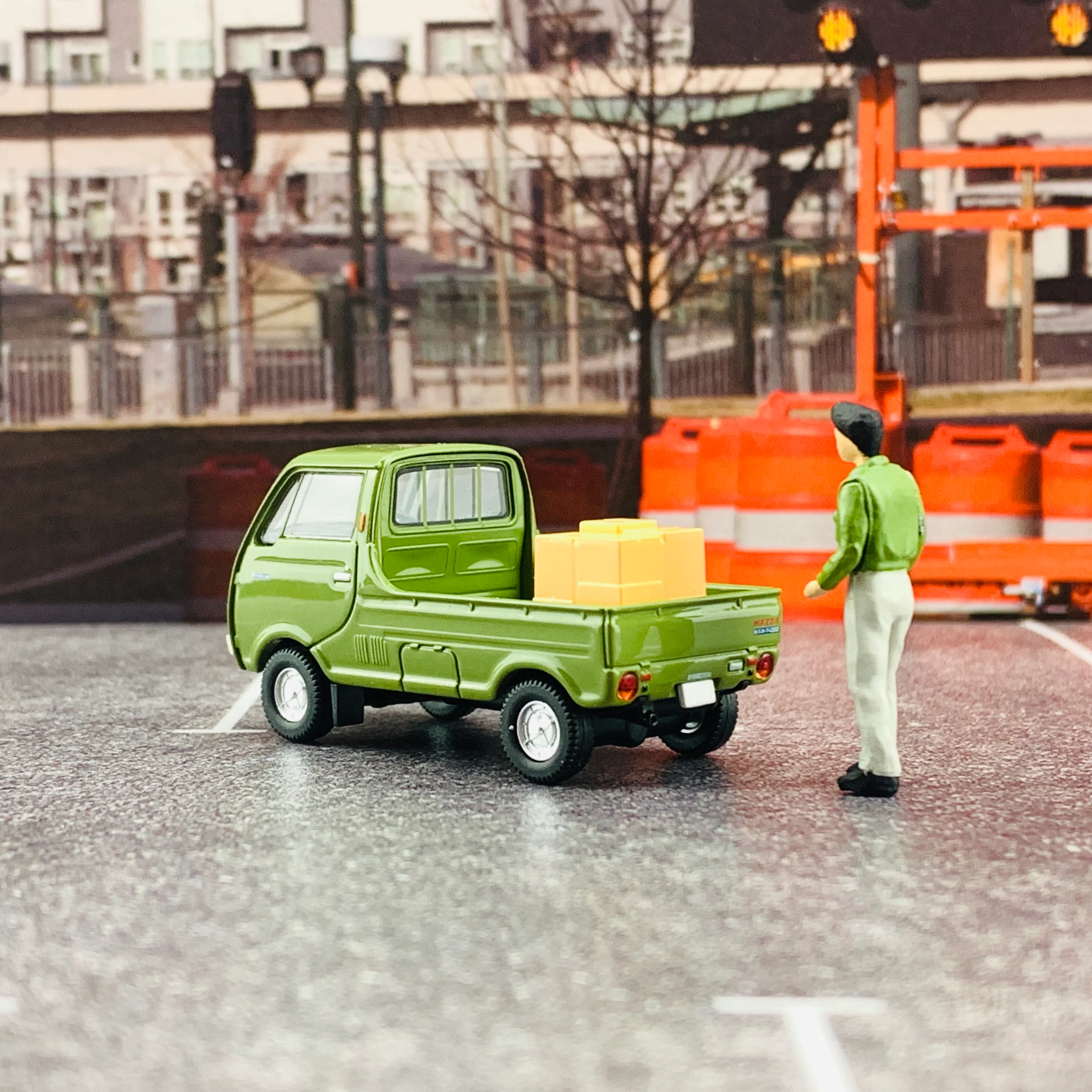 Tomytec Tomica Limited Vintage 1/64 Mazda Porter Cab one side open Green LV-185a - Image 3
