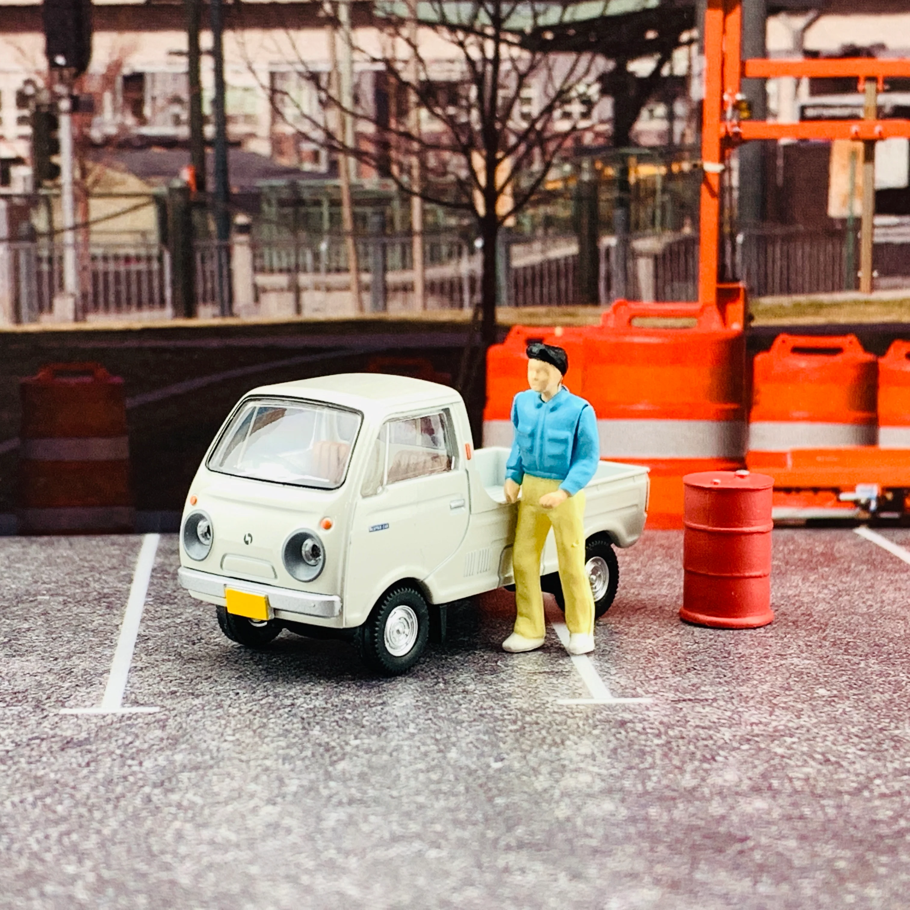 Tomytec Tomica Limited Vintage 1/64 Mazda Porter Cab one side open White LV-185b - Image 2
