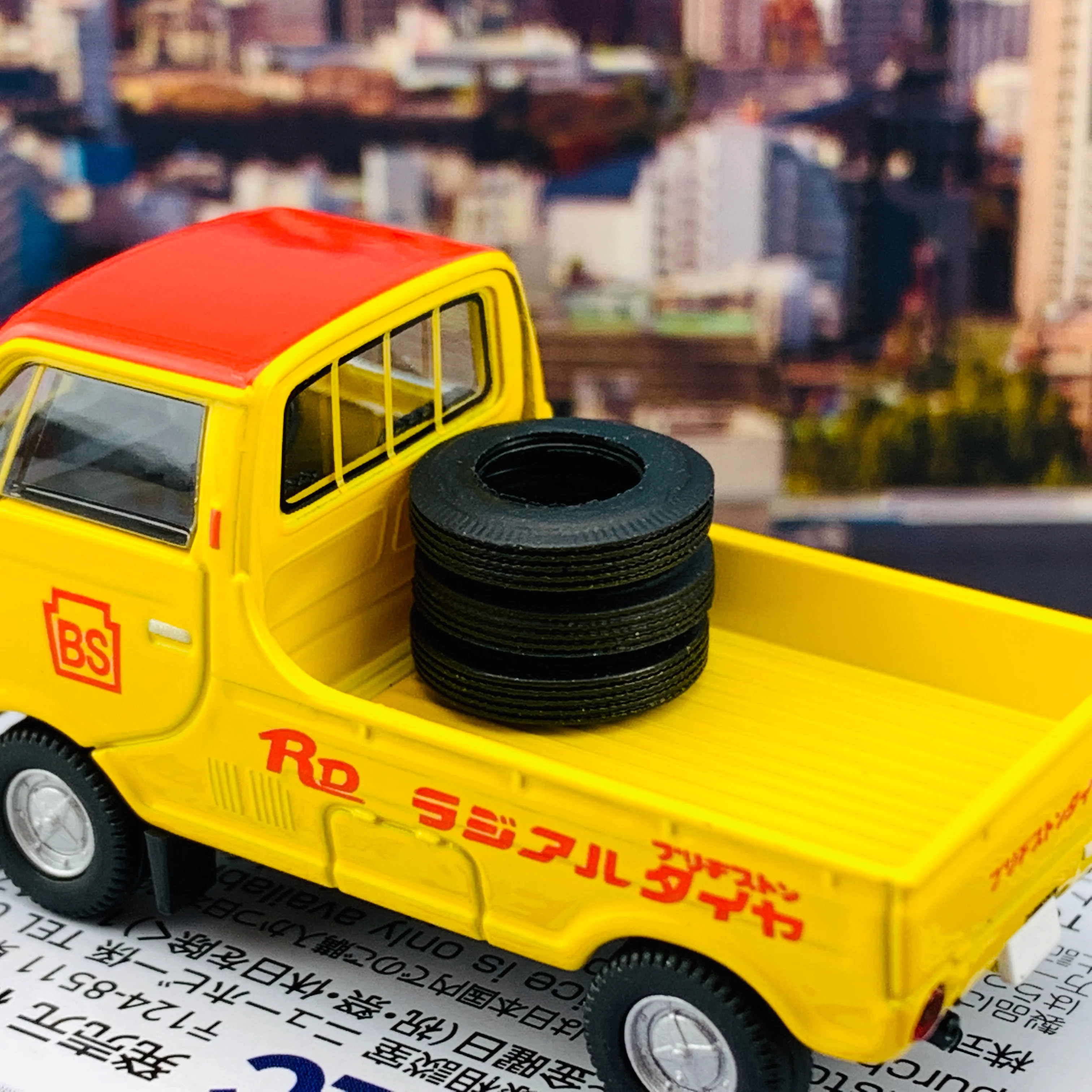 Tomytec Tomica Limited Vintage Mazda Porter Cab one side open Bridgestone LV-185c - Image 4