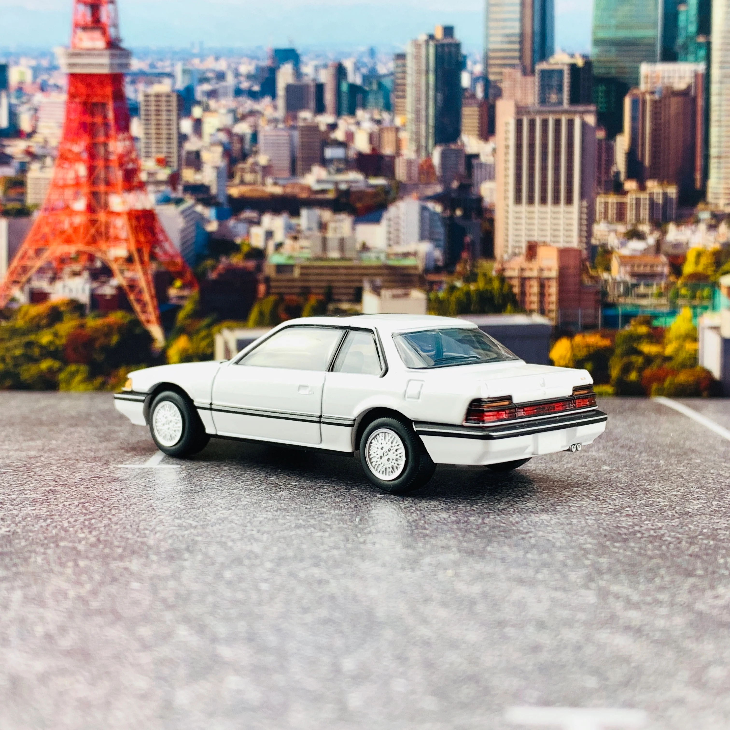 Tomytec Tomica Limited Vintage Neo 1/64 Honda Prelude XX White Luxury 1986 LV-N145e - Image 3