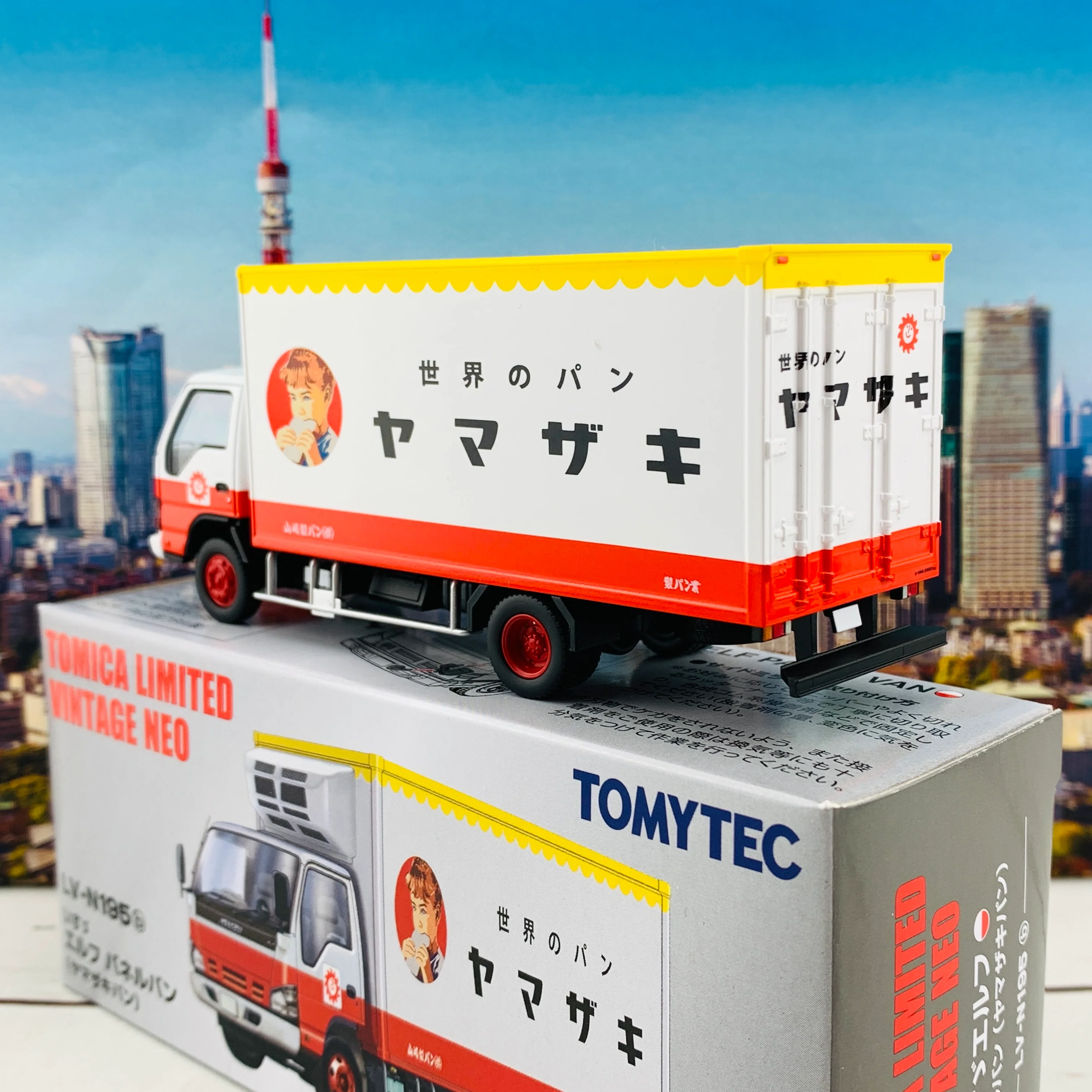 Tomytec Tomica Limited Vintage Neo 1/64 Isuzu Elf Panel Van (Yamazaki Bread) LV-N195b - Image 4