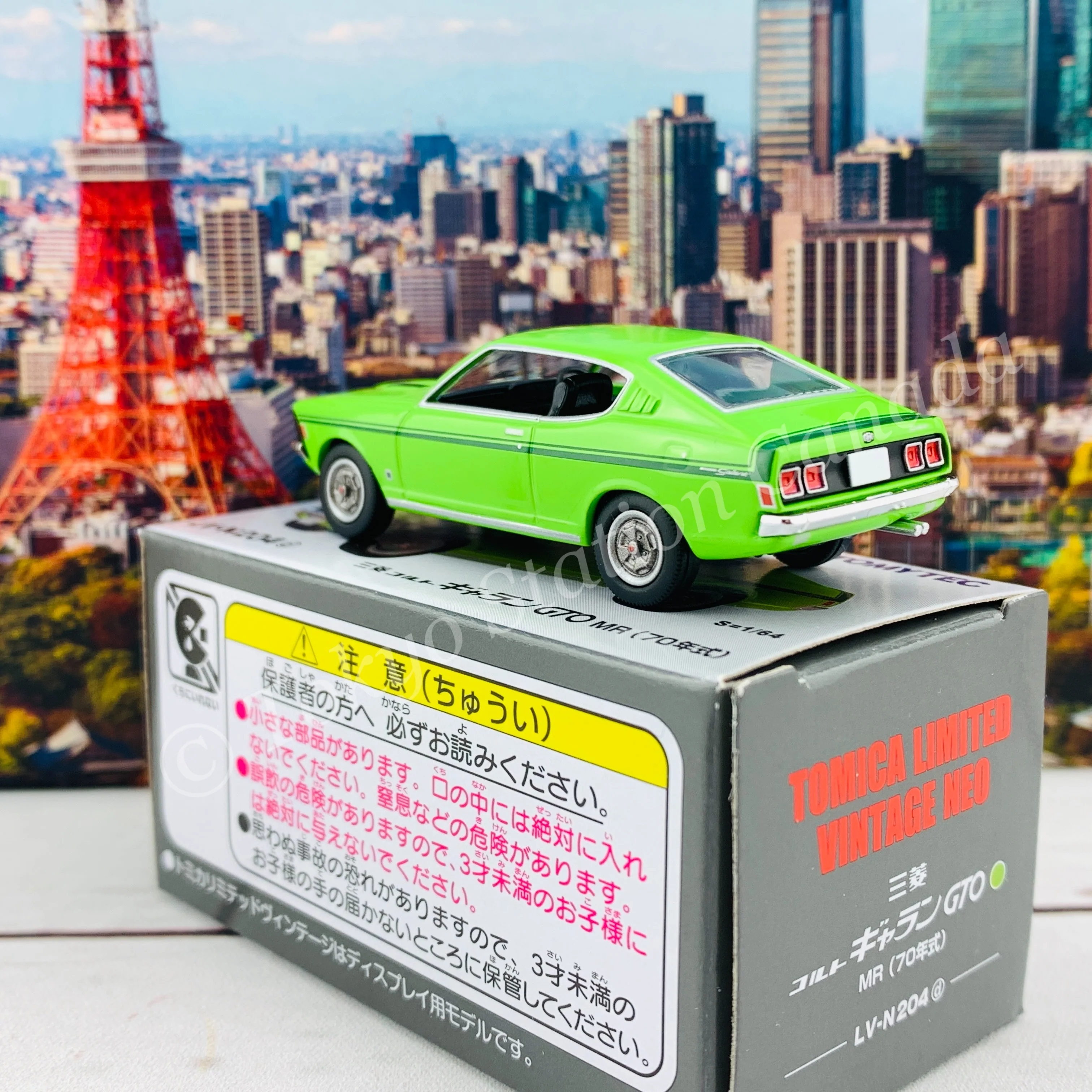 Tomytec Tomica Limited Vintage Neo 1/64 Mitsubishi Colt Galant GTO MR 1970 (Yellow Green) LV-N204d - Image 4