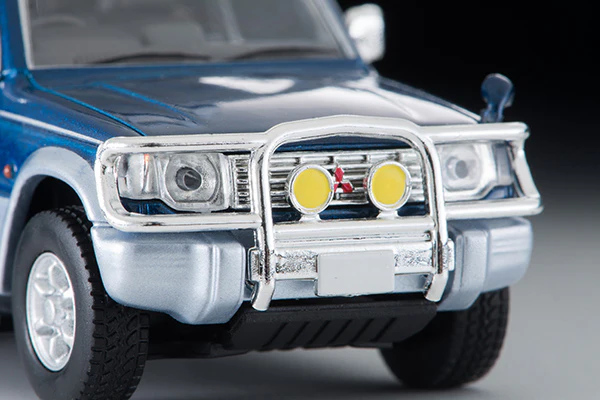 Tomytec Tomica Limited Vintage Neo 1/64 Mitsubishi Pajero Midroof Wide VR with Optional Parts 1994 Blue/Silver LV-N206a - Image 8