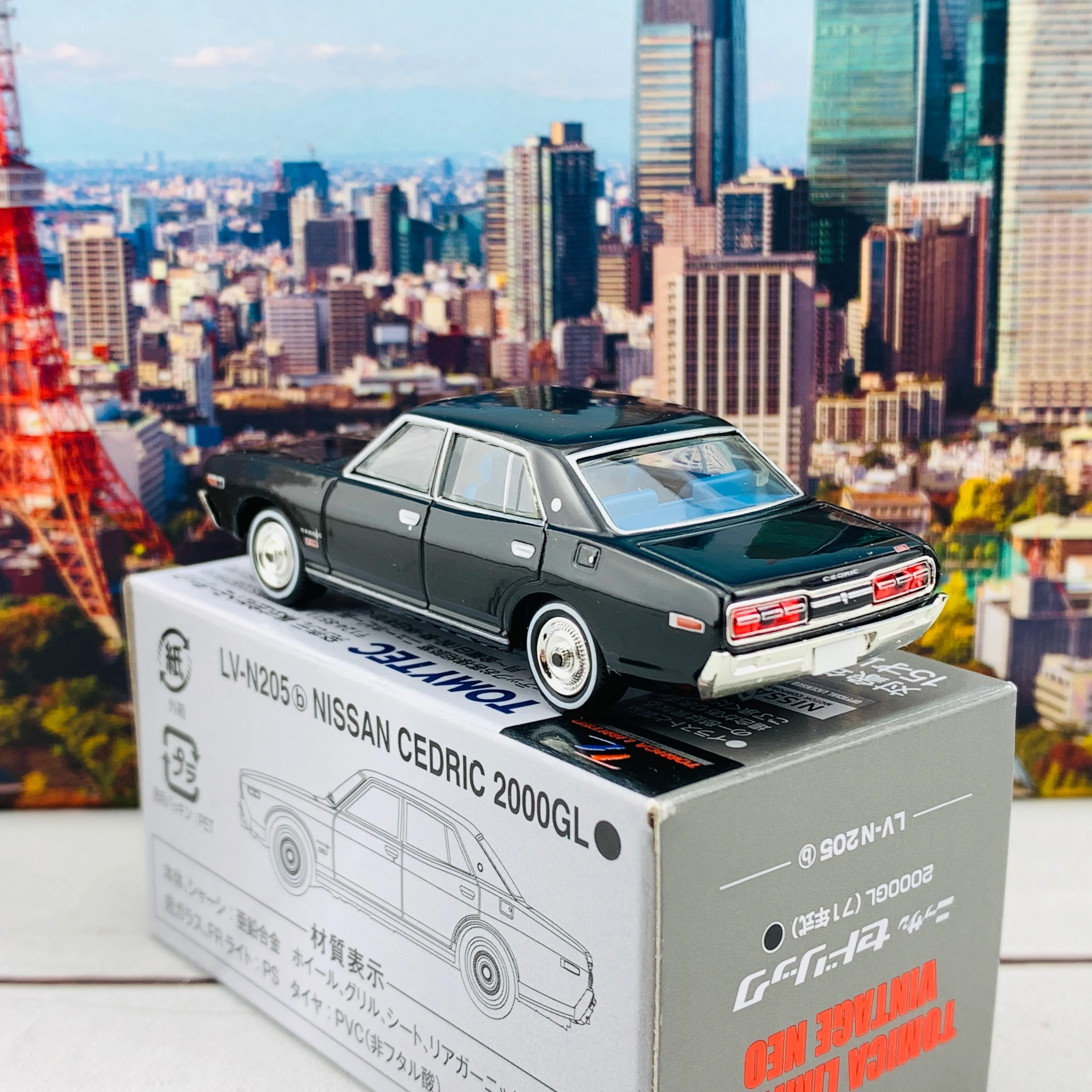 Tomytec Tomica Limited Vintage Neo 1/64 Nissan Cedric 2000GL 1971 (Black) LV-N205b - Image 3