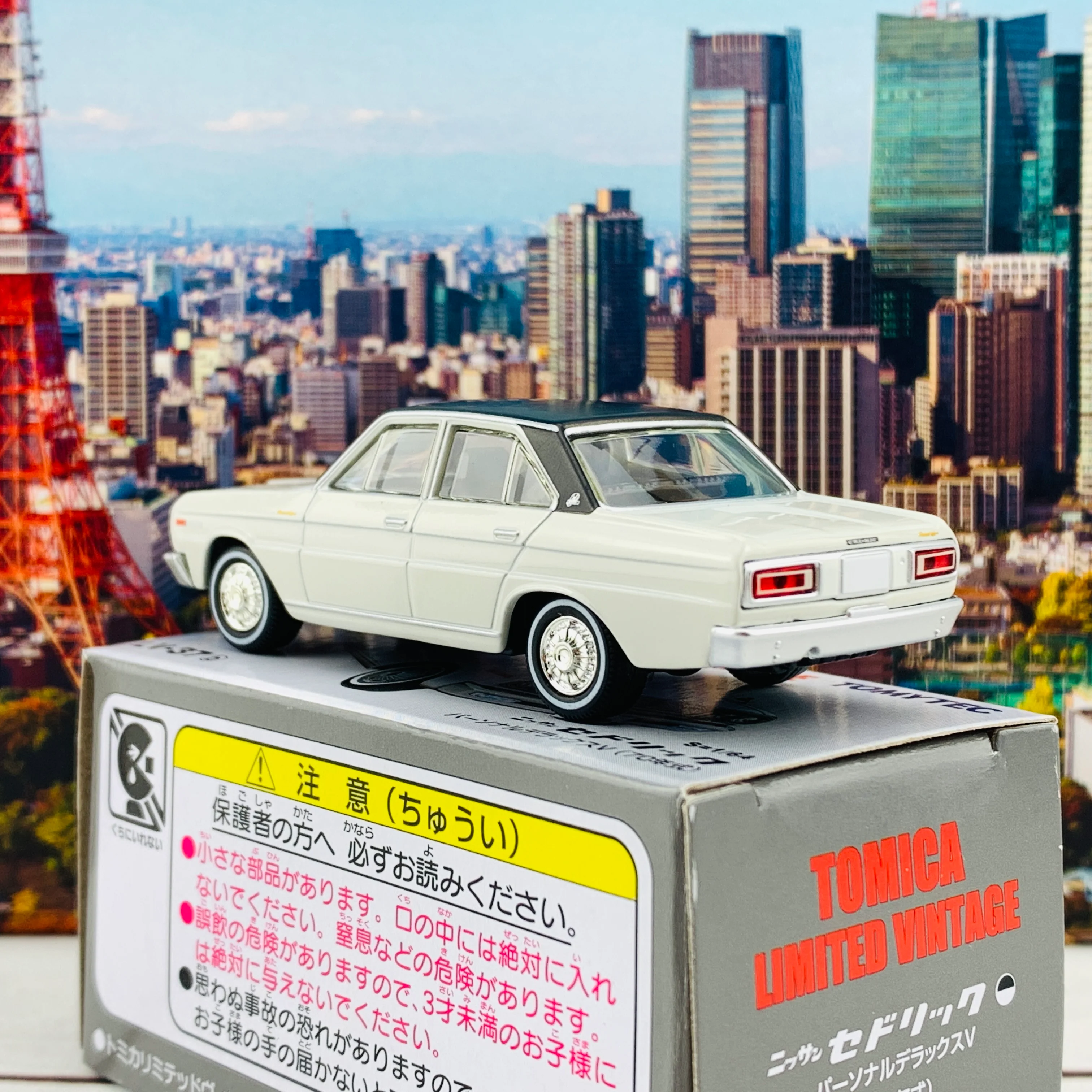 Tomytec Tomica Limited Vintage 1/64 Nissan Cedric White/Black LV-37b - Image 3