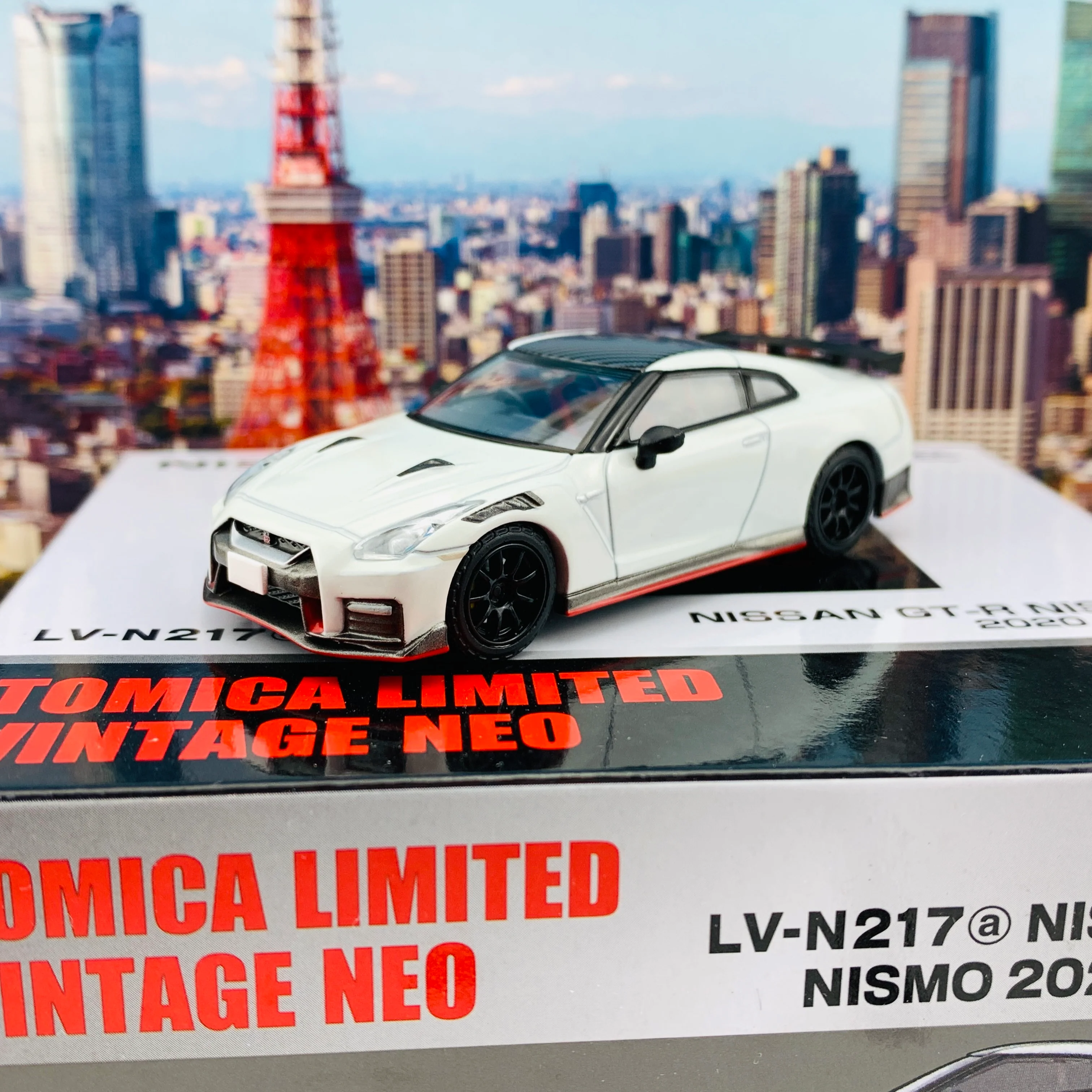 Tomytec Tomica Limited Vintage Neo 1/64 Nissan GTR NISMO 2020 White LV-N217a - Image 2