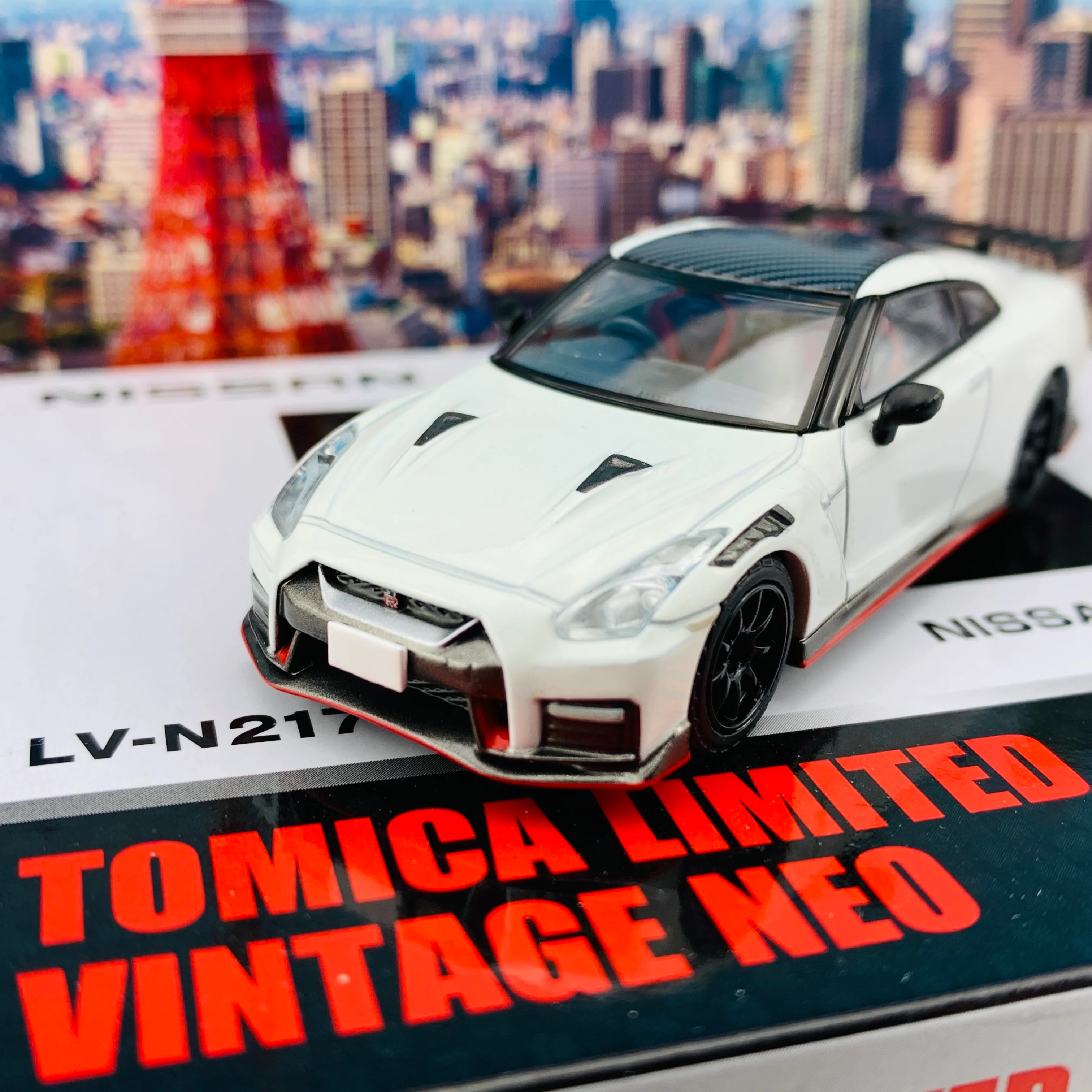 Tomytec Tomica Limited Vintage Neo 1/64 Nissan GTR NISMO 2020 White LV-N217a - Image 3