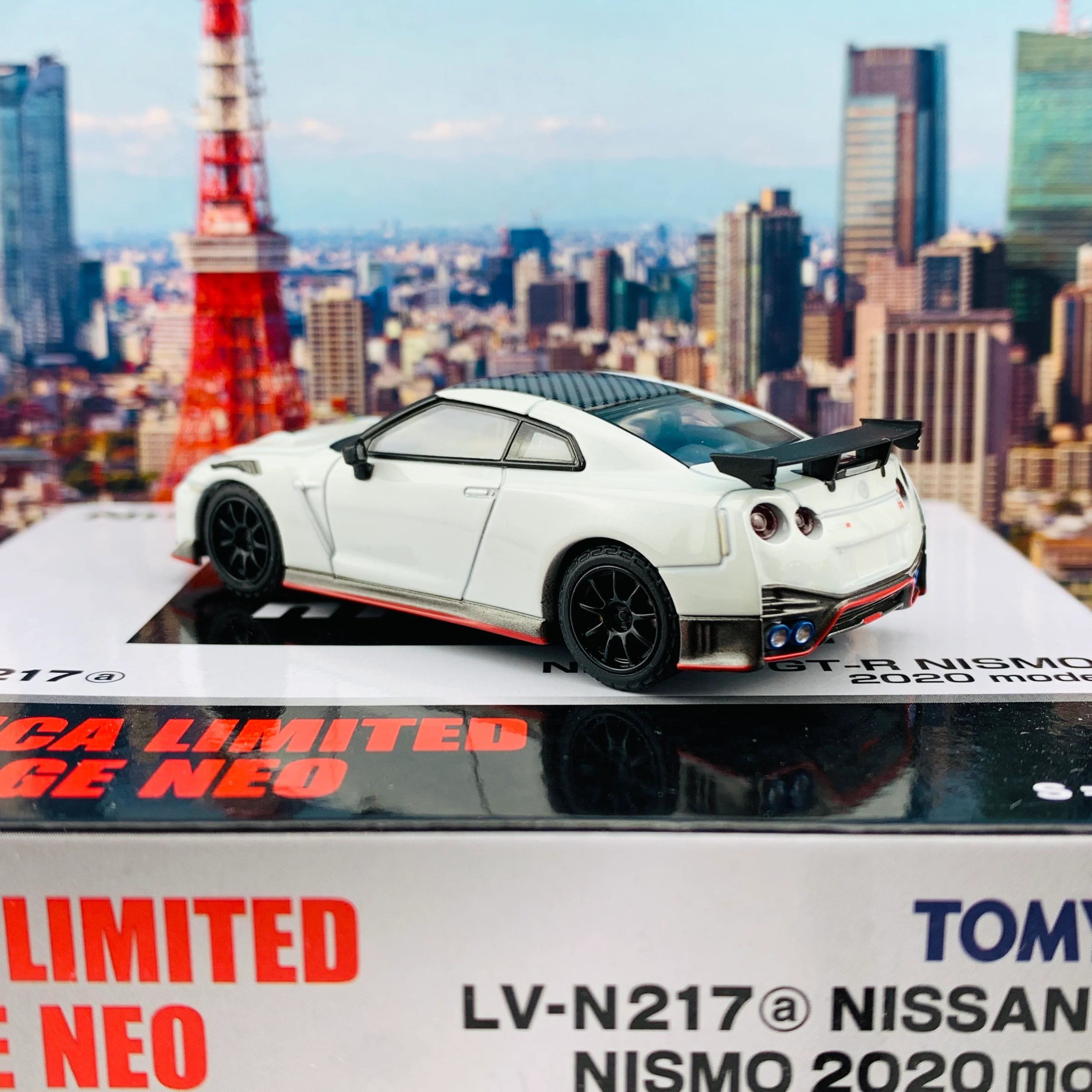 Tomytec Tomica Limited Vintage Neo 1/64 Nissan GTR NISMO 2020 White LV-N217a - Image 4