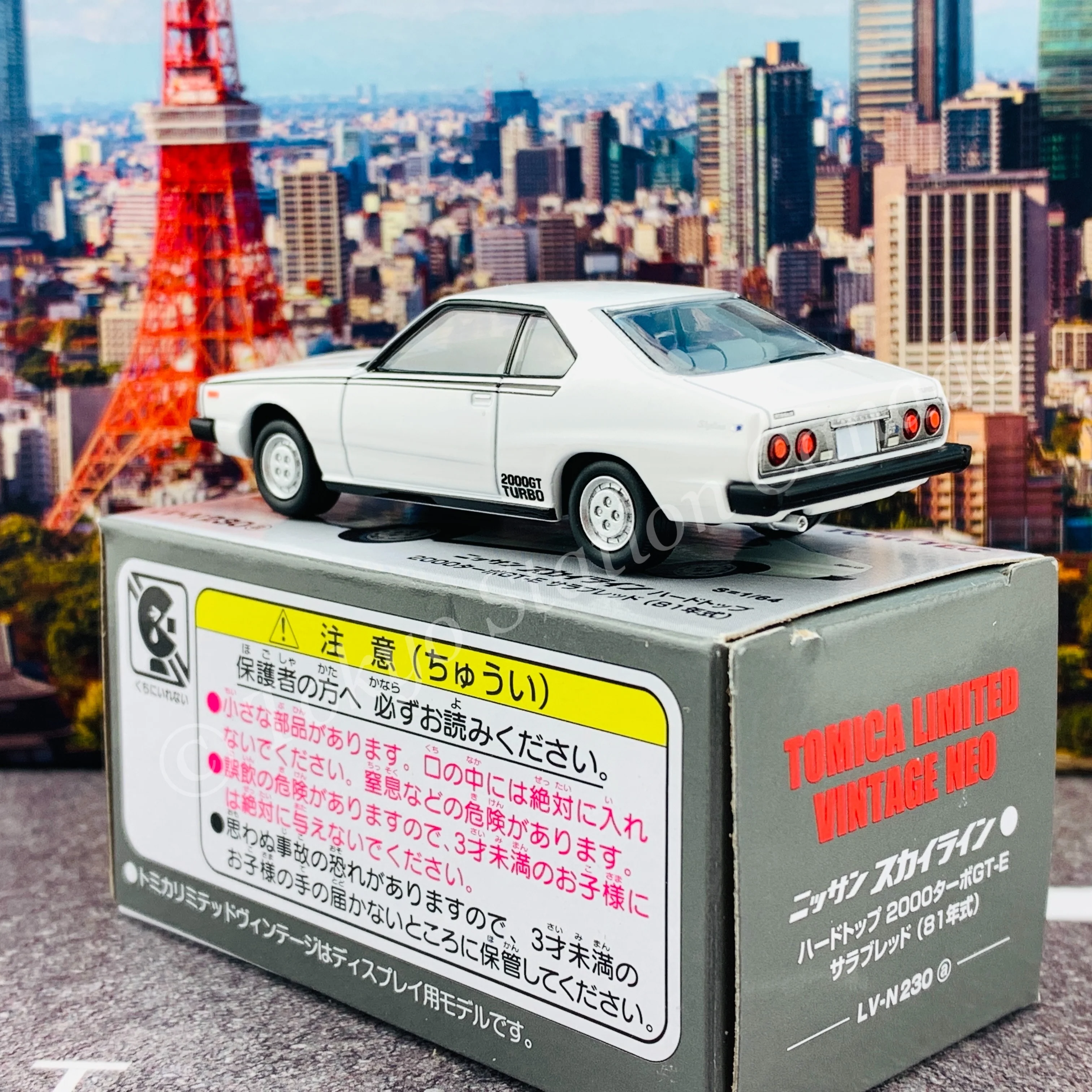 Tomytec Tomica Limited Vintage Neo 1/64 Nissan Skyline HT 2000 Turbo GT-E (White) LV-N230a - Image 4