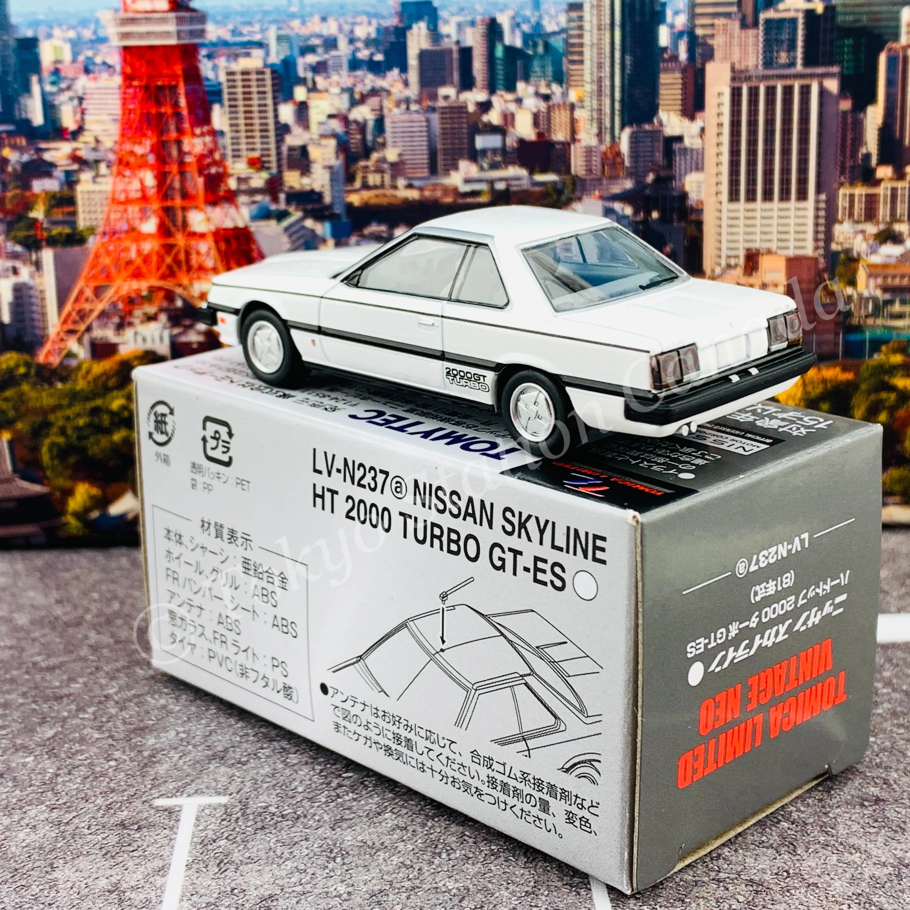 Tomytec Tomica Limited Vintage Neo 1/64 Nissan Skyline HT 2000 Turbo GT-ES (White) LV-N237a - Image 4