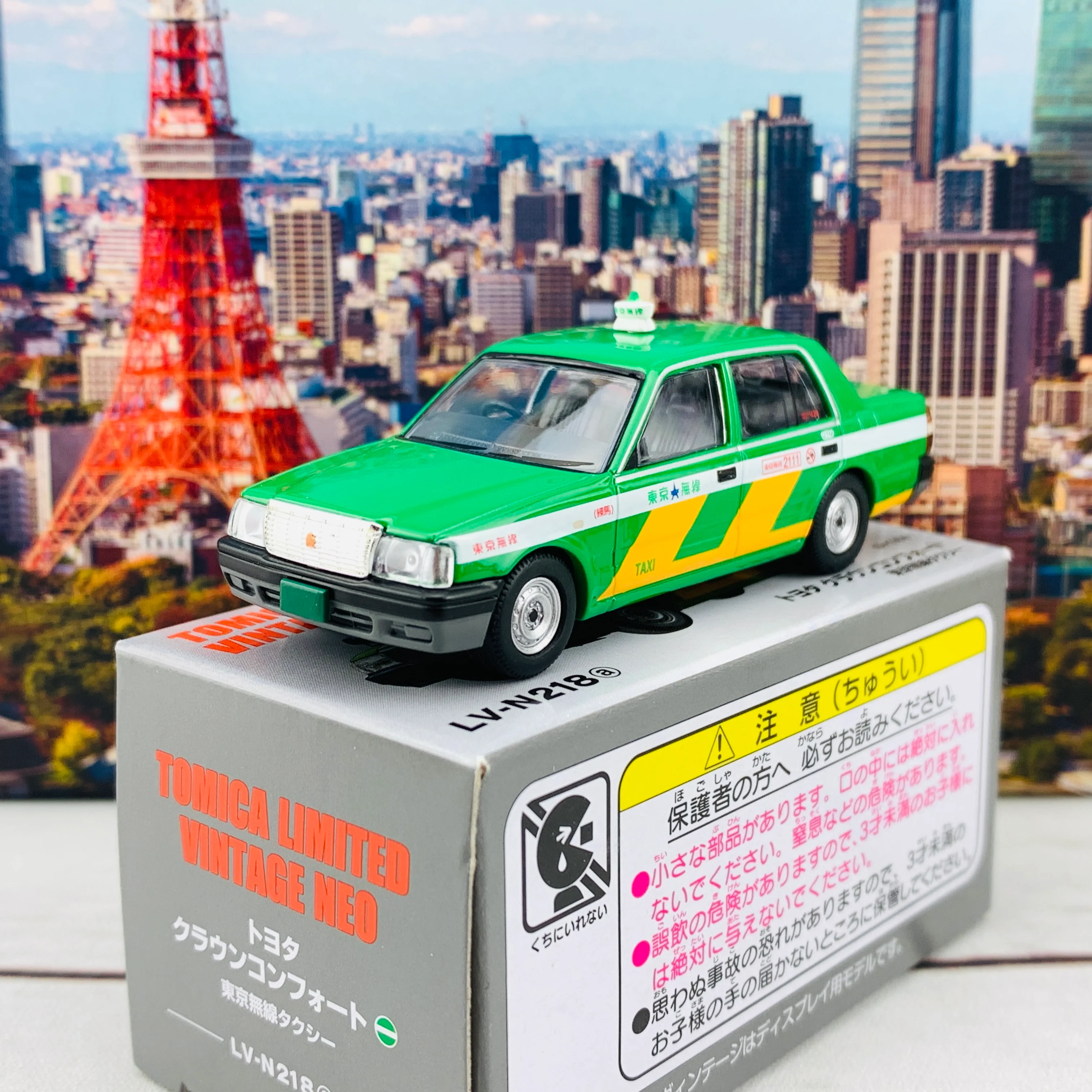 Tomytec Tomica Limited Vintage Neo 1/64 Toyota Crown Comfort Tokyo Radio Taxi (Green) 東京無線タクシー LV-N218a - Image 2