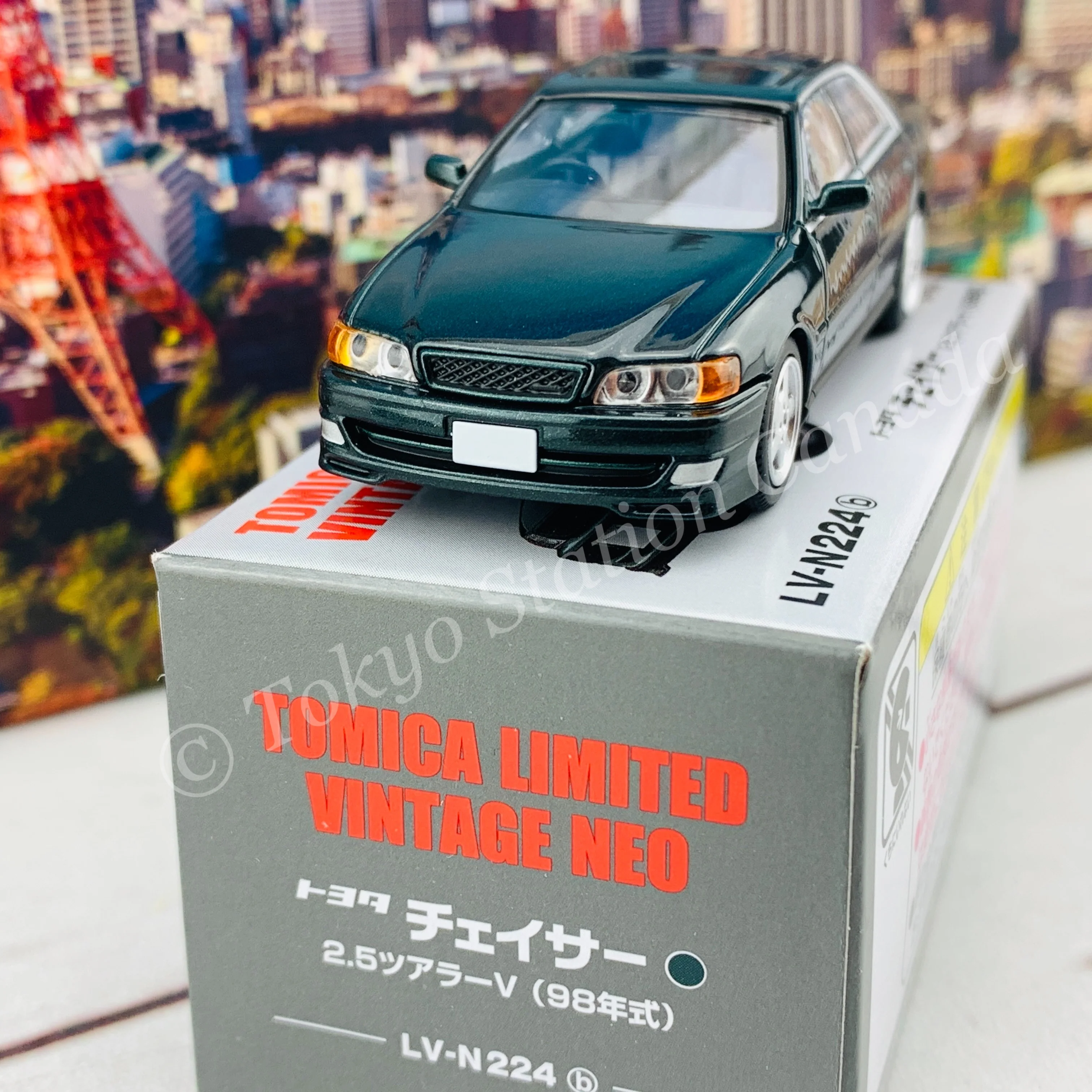 Tomytec Tomica Limited Vintage Neo 1/64 Toyota Chaser 2.5 Tourer V (Dark Green) LV-N224b - Image 3