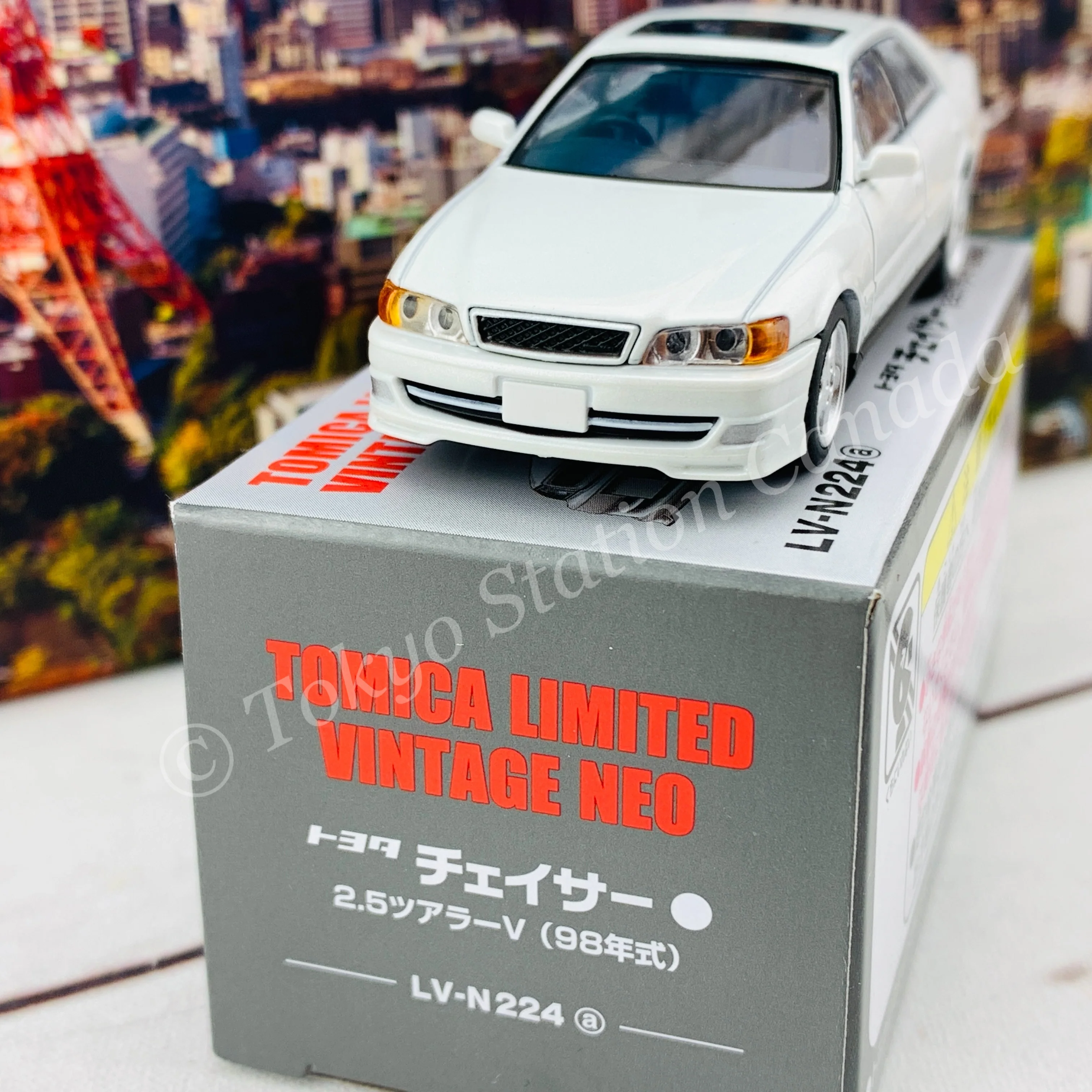 Tomytec Tomica Limited Vintage Neo 1/64 Toyota Chaser 2.5 Tourer V (White) LV-N224a - Image 3