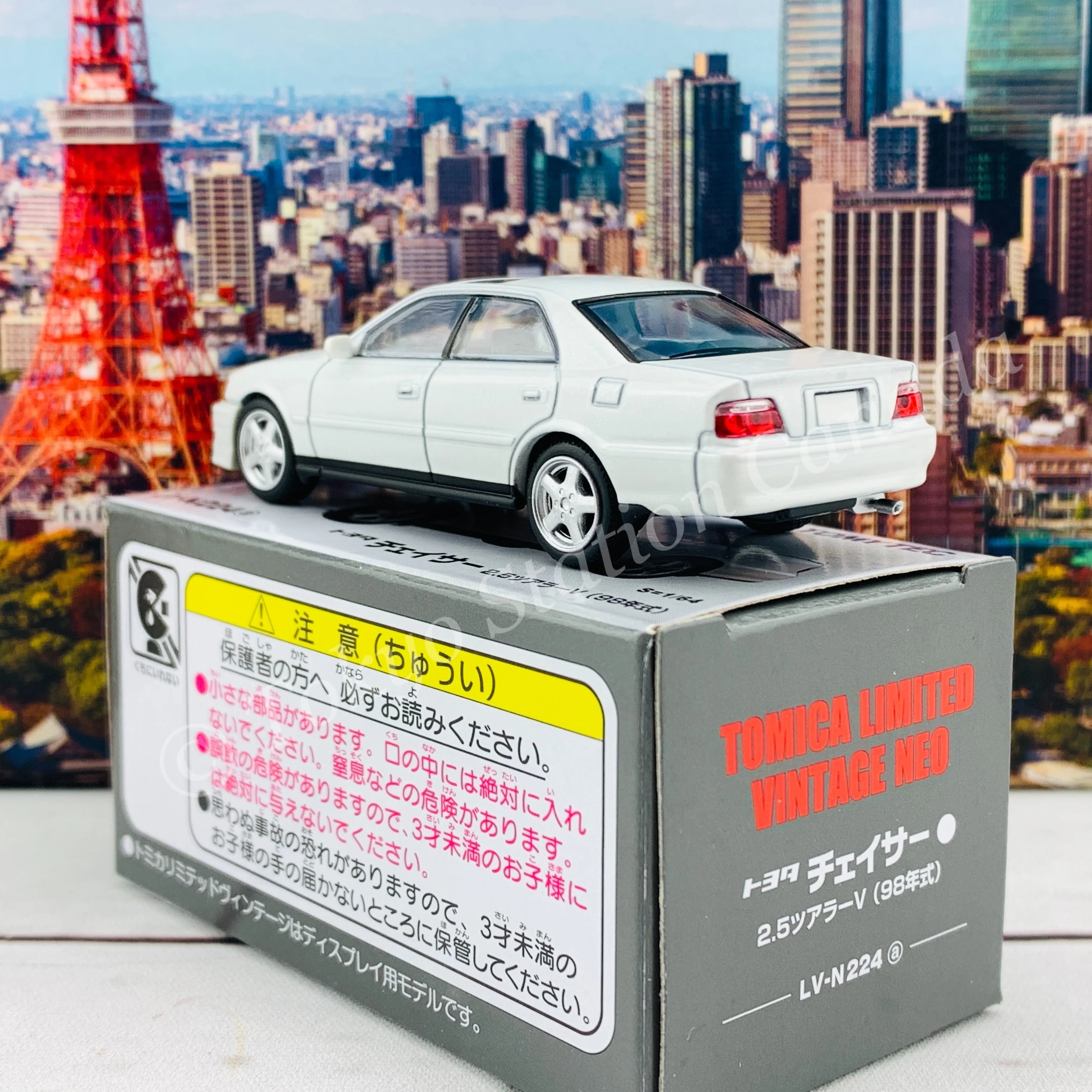 Tomytec Tomica Limited Vintage Neo 1/64 Toyota Chaser 2.5 Tourer V (White) LV-N224a - Image 5