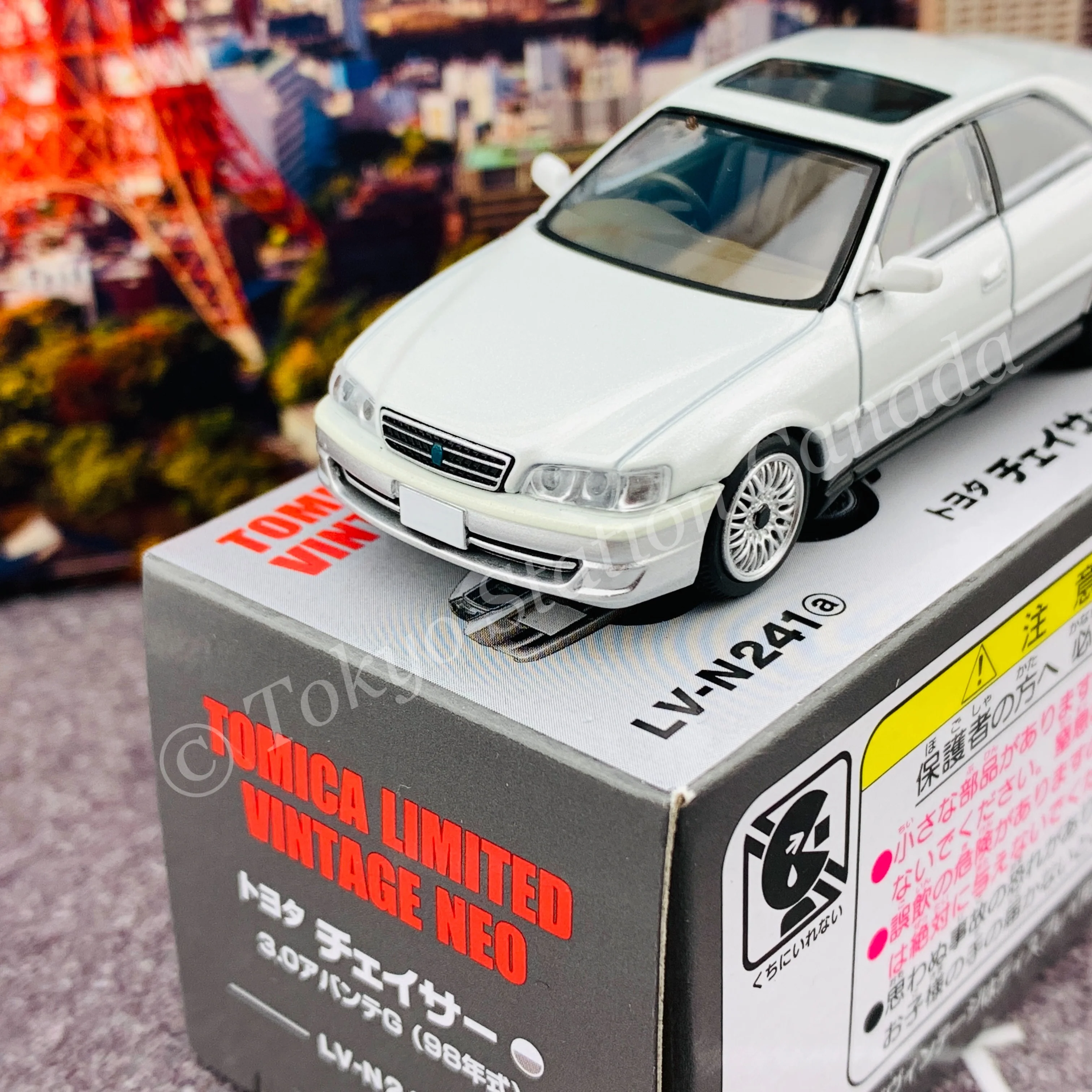 Tomytec Tomica Limited Vintage Neo 1/64 Toyota Chaser 3.0 Avante G (white / silver) LV-N241a - Image 2
