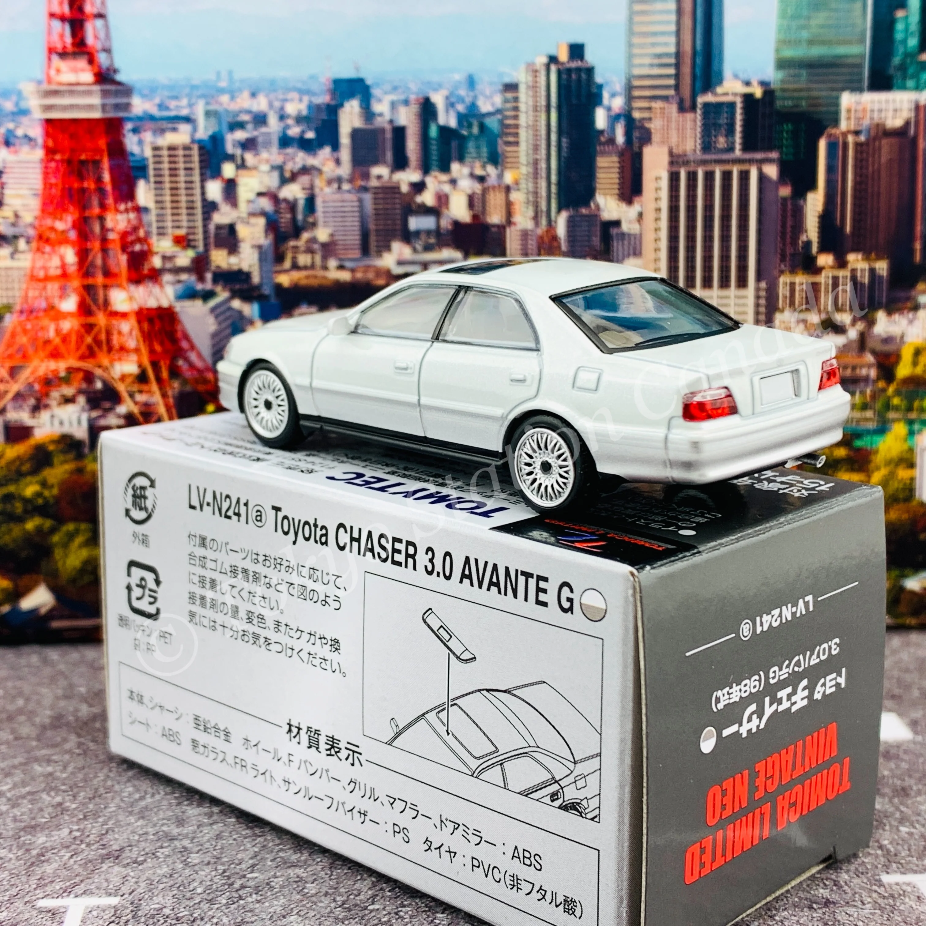Tomytec Tomica Limited Vintage Neo 1/64 Toyota Chaser 3.0 Avante G (white / silver) LV-N241a - Image 4