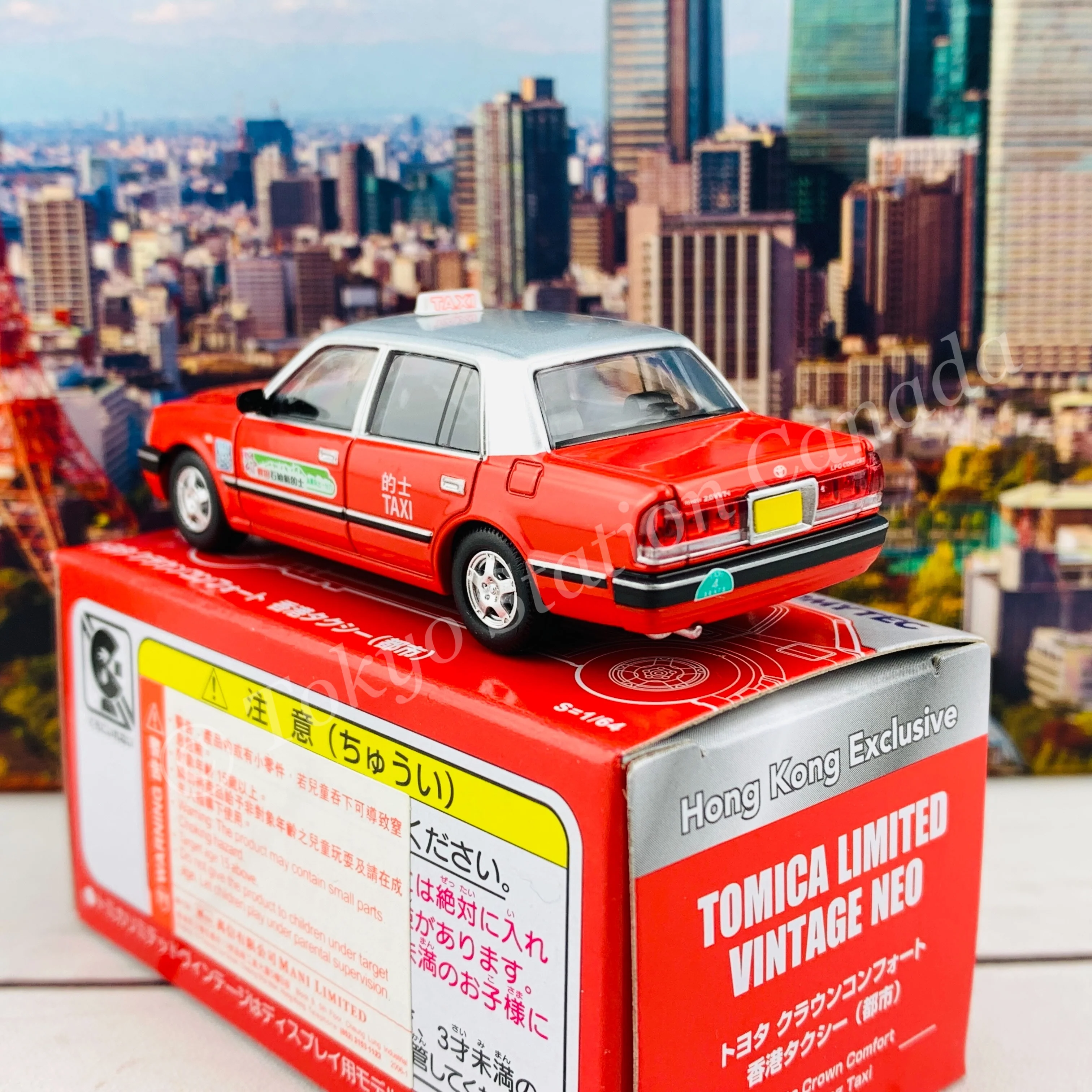 Tomytec Tomica Limited Vintage Neo 1/64 TOYOTA CROWN COMFORT HK TAXI CITY RED Hong Kong Exclusive - Image 5