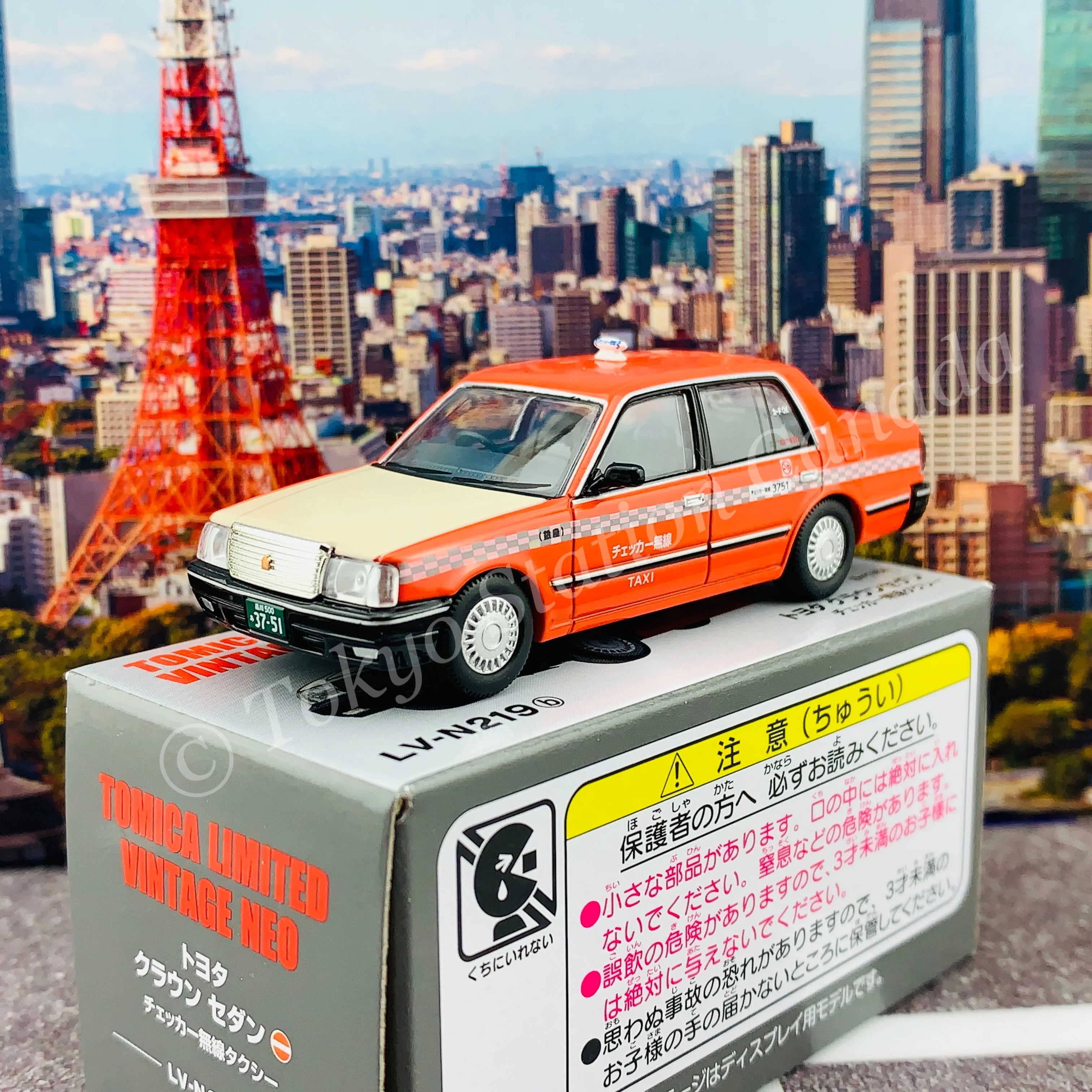 Tomytec Tomica Limited Vintage Neo 1/64 Toyota Crown Sedan Taxi (Checker Cab) LV-N219b - Image 2