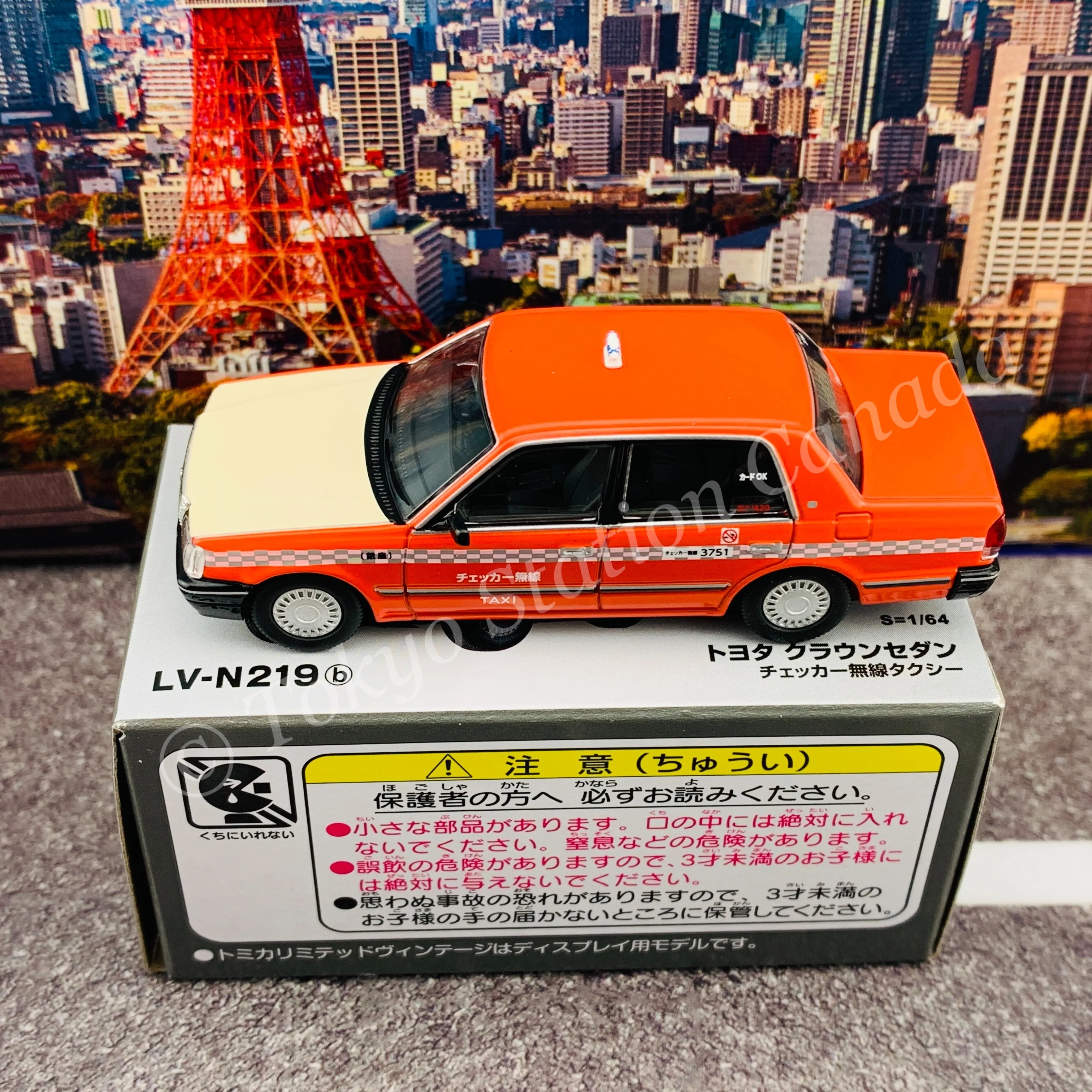 Tomytec Tomica Limited Vintage Neo 1/64 Toyota Crown Sedan Taxi (Checker Cab) LV-N219b - Image 5