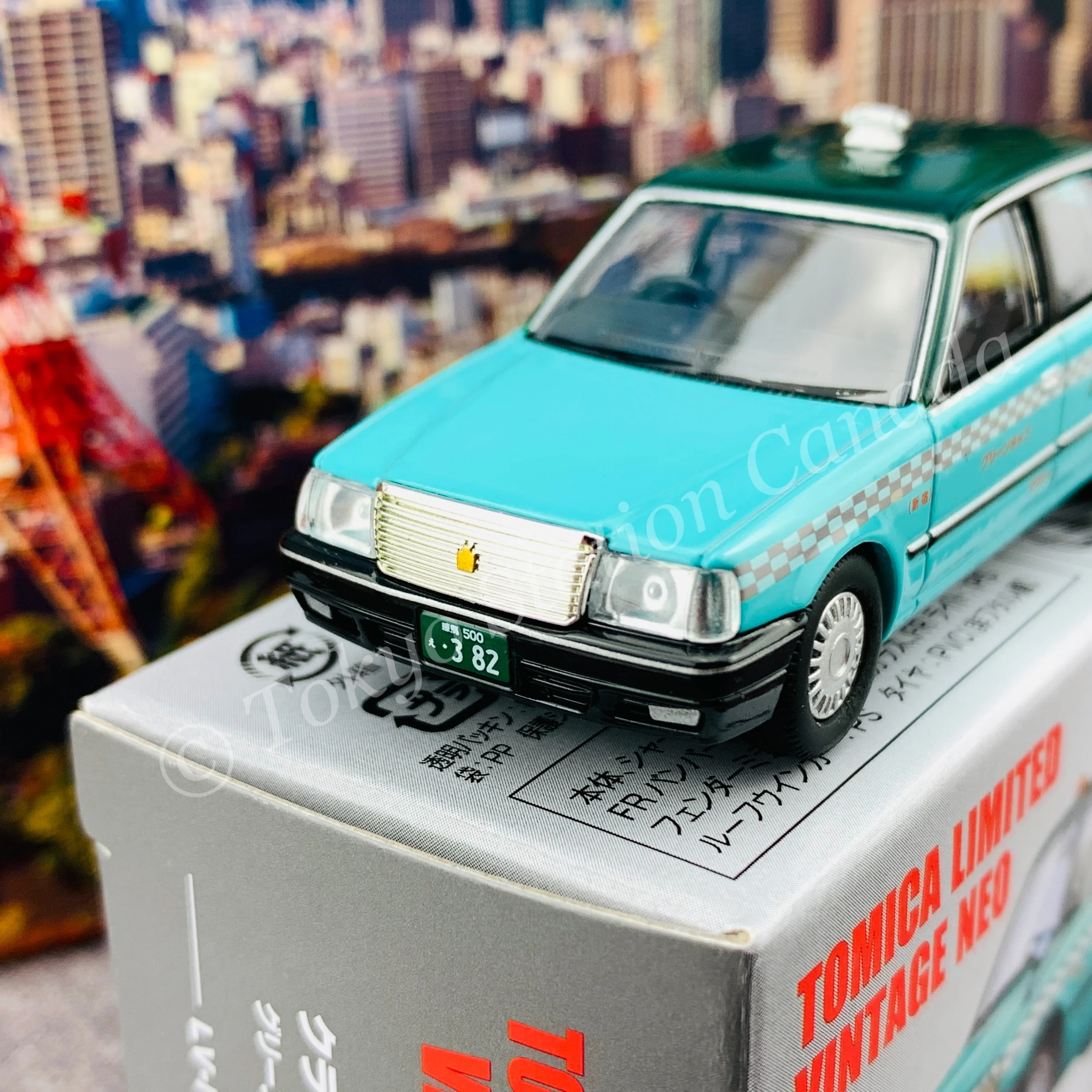 Tomytec Tomica Limited Vintage Neo 1/64 Toyota Crown Sedan Taxi (Green Cab) LV-N219c - Image 2