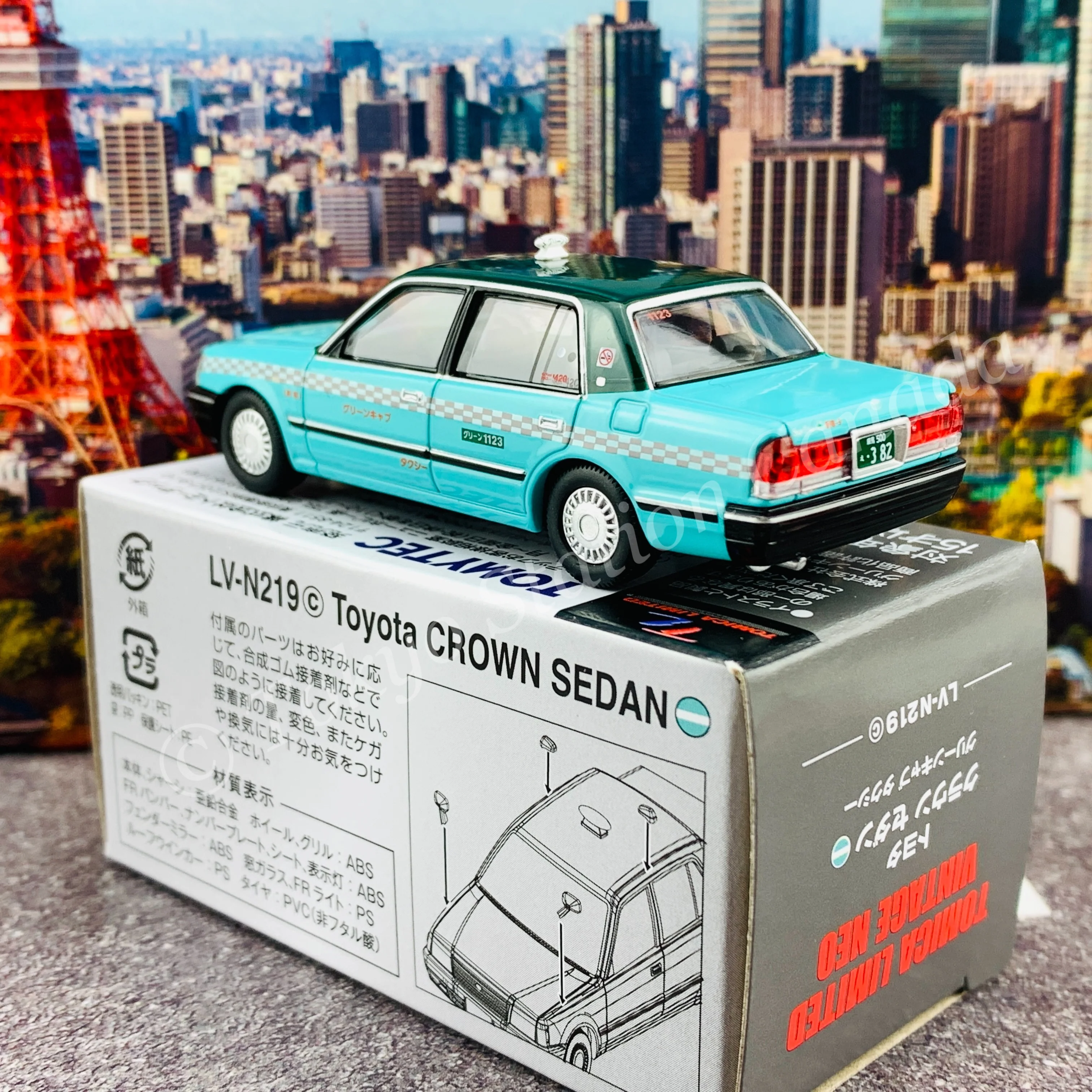 Tomytec Tomica Limited Vintage Neo 1/64 Toyota Crown Sedan Taxi (Green Cab) LV-N219c - Image 4