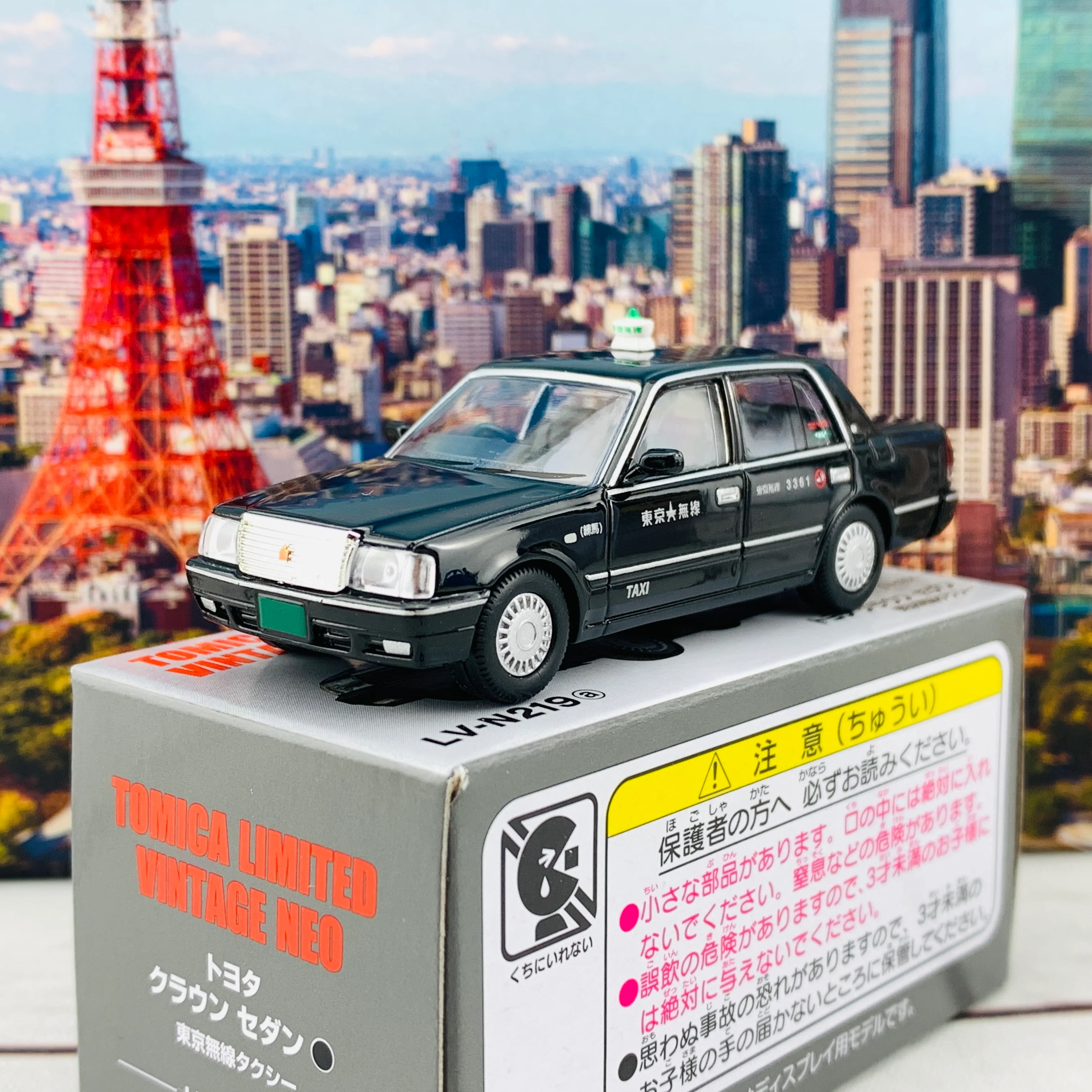 Tomytec Tomica Limited Vintage Neo 1/64 Toyota Crown Sedan Tokyo Radio Taxi (Black) 東京無線タクシー LV-N219a - Image 2