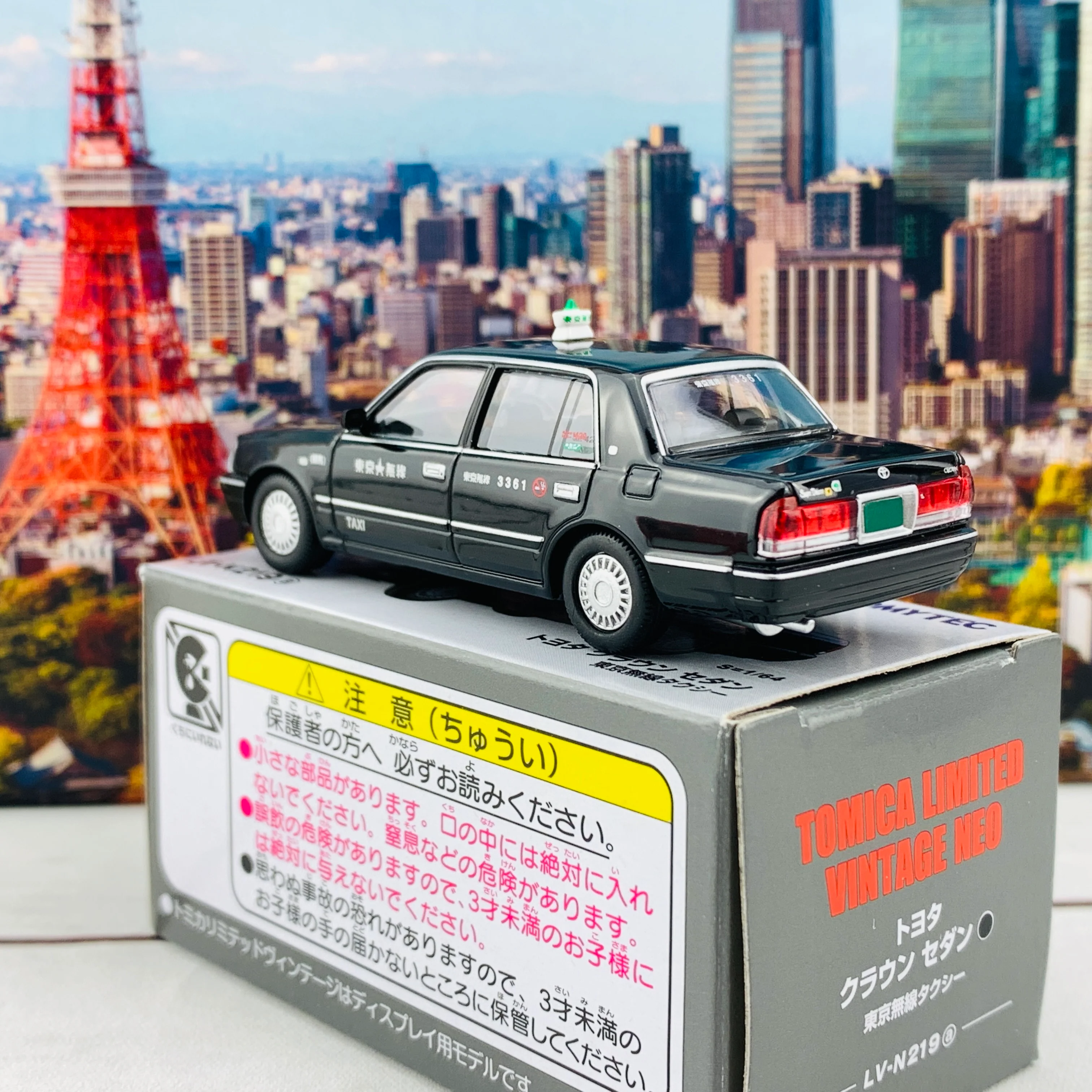 Tomytec Tomica Limited Vintage Neo 1/64 Toyota Crown Sedan Tokyo Radio Taxi (Black) 東京無線タクシー LV-N219a - Image 5