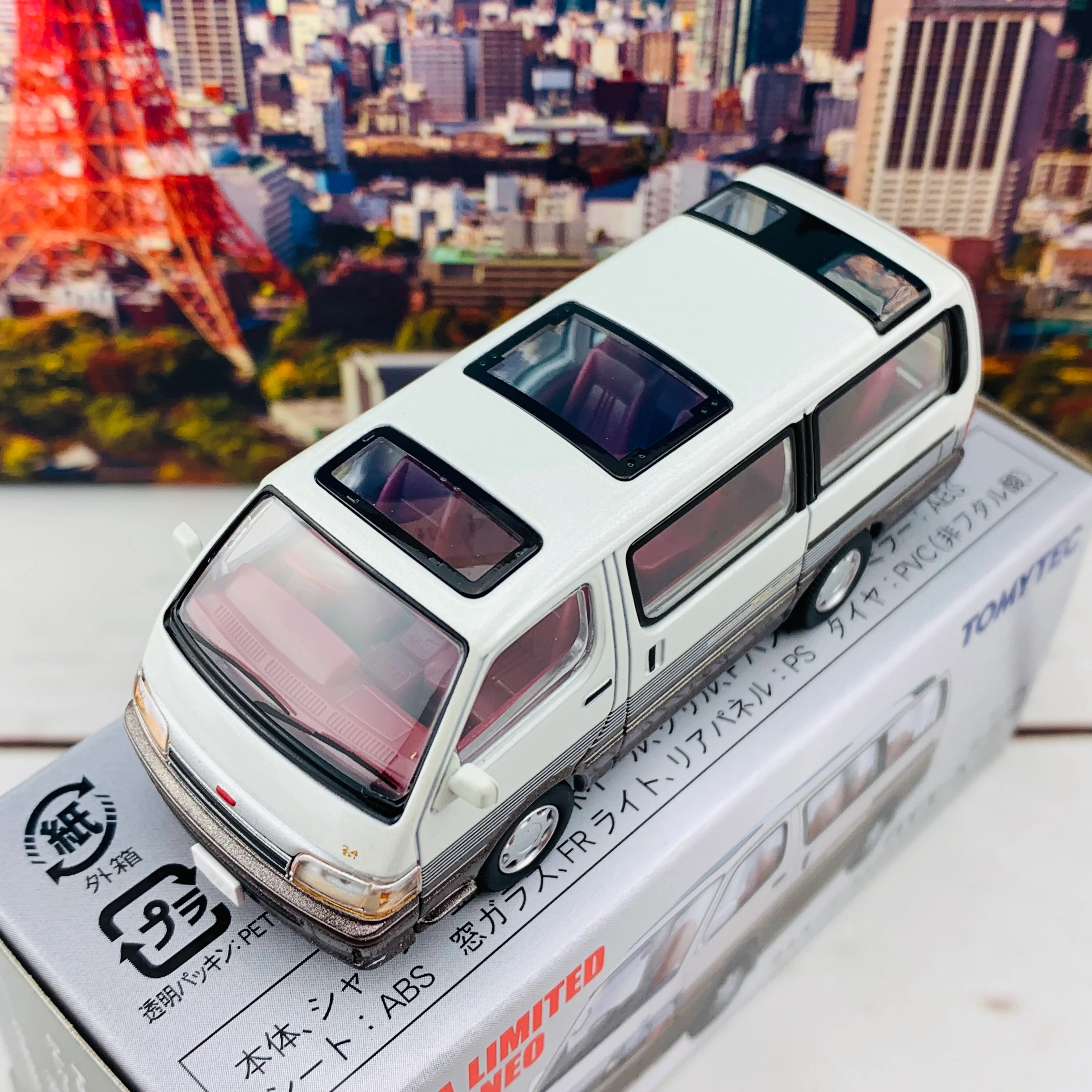 Tomytec Tomica Limited Vintage Neo 1/64 Toyota Hiace Wagon 2.4 Super Custom Limited 1992 White/Brown LV-N208a - Image 3