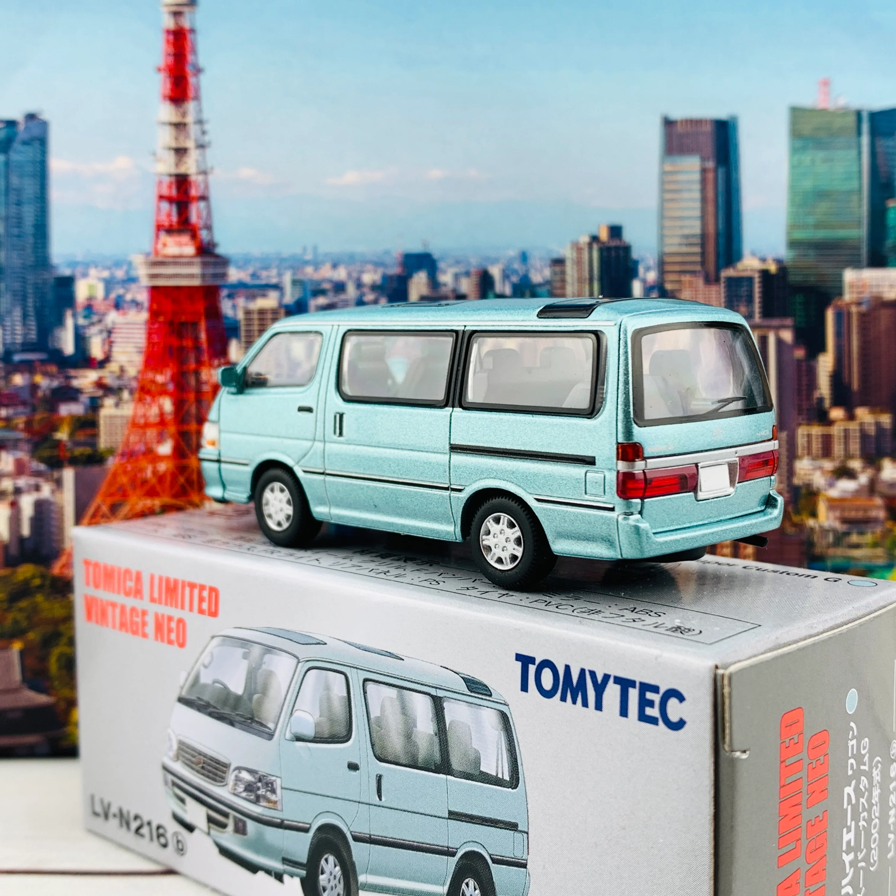 Tomytec Tomica Limited Vintage Neo 1/64 Toyota Hiace Wagon Super Custom G 2002 (Light green) LV-N216b - Image 3