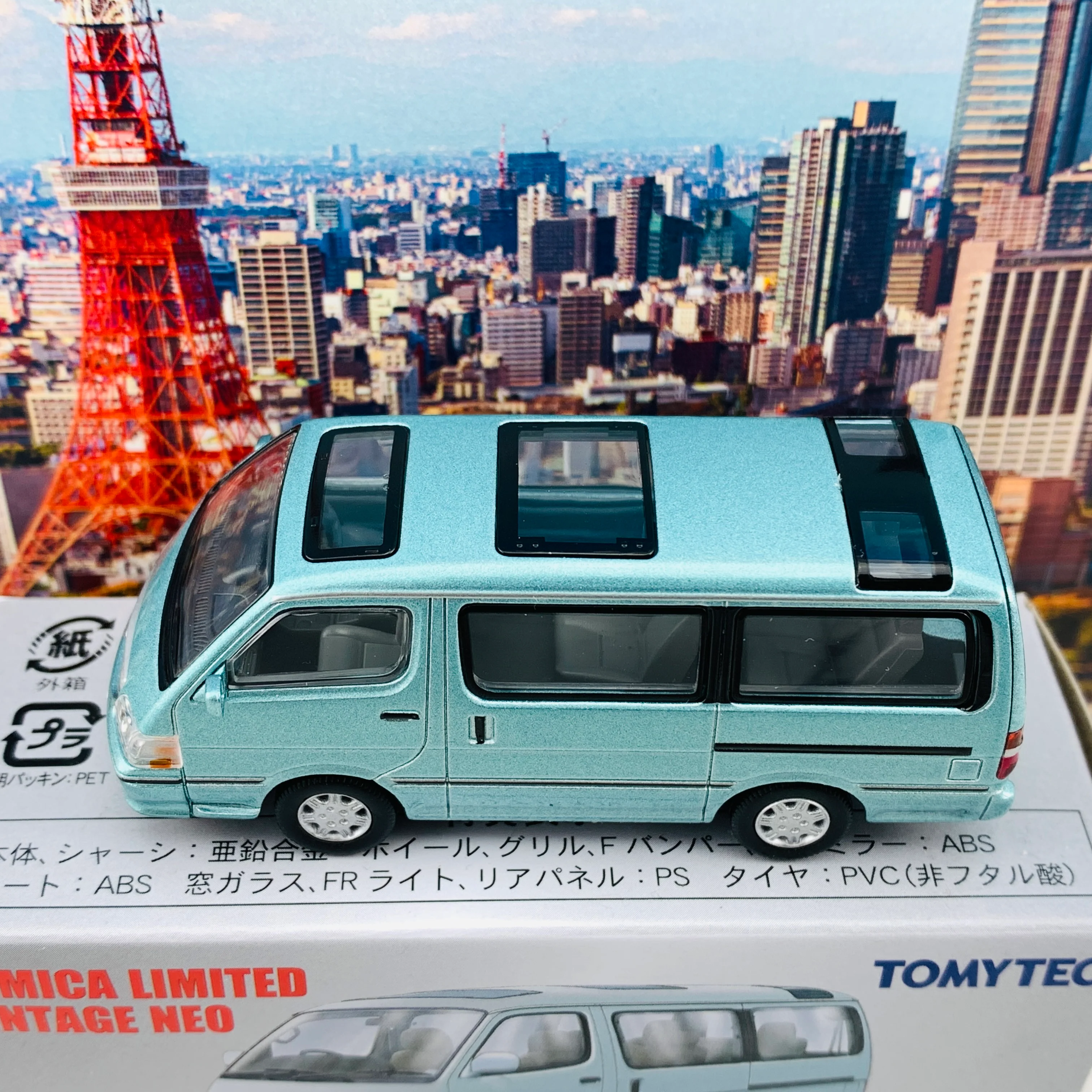 Tomytec Tomica Limited Vintage Neo 1/64 Toyota Hiace Wagon Super Custom G 2002 (Light green) LV-N216b - Image 4