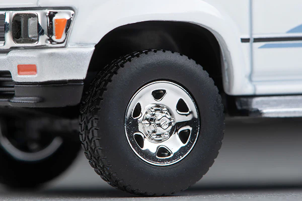 TOMYTEC Tomica Limited Vintage Neo 1/64 TOYOTA HILUX 4WD PICKUP DOUBLE CAB SSR (WHITE) 1991 - Image 4