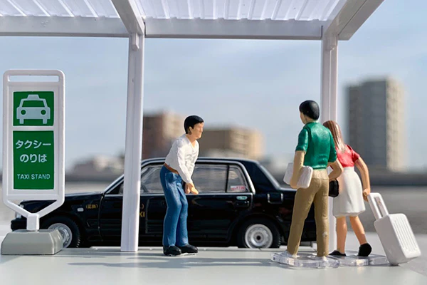 TOMYTEC Tomica Limited Vintage Neo Diocolle 64 04b Taxi stand (Toyota Crown Comfort included) - Image 2