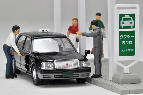 TOMYTEC Tomica Limited Vintage Neo Diocolle 64 04b Taxi stand (Toyota Crown Comfort included) - Image 5