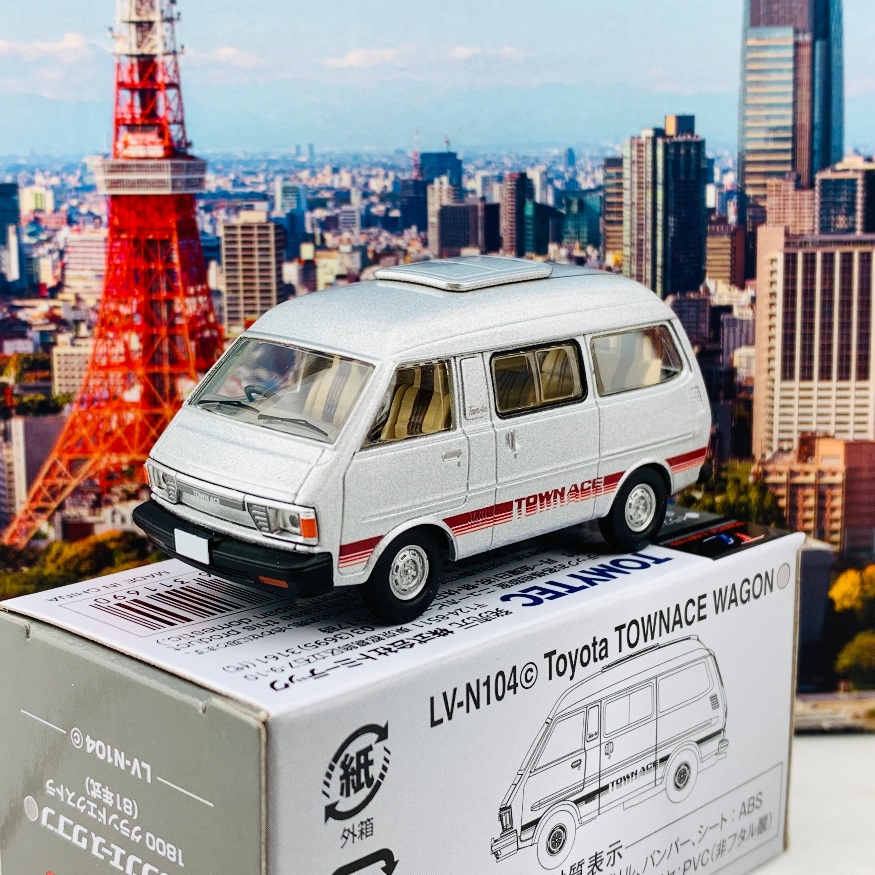 Tomytec Tomica Limited Vintage Neo 1/64 Town Ace Wagon 1800 Grand Extra (1981) Silver LV-N104c - Image 2