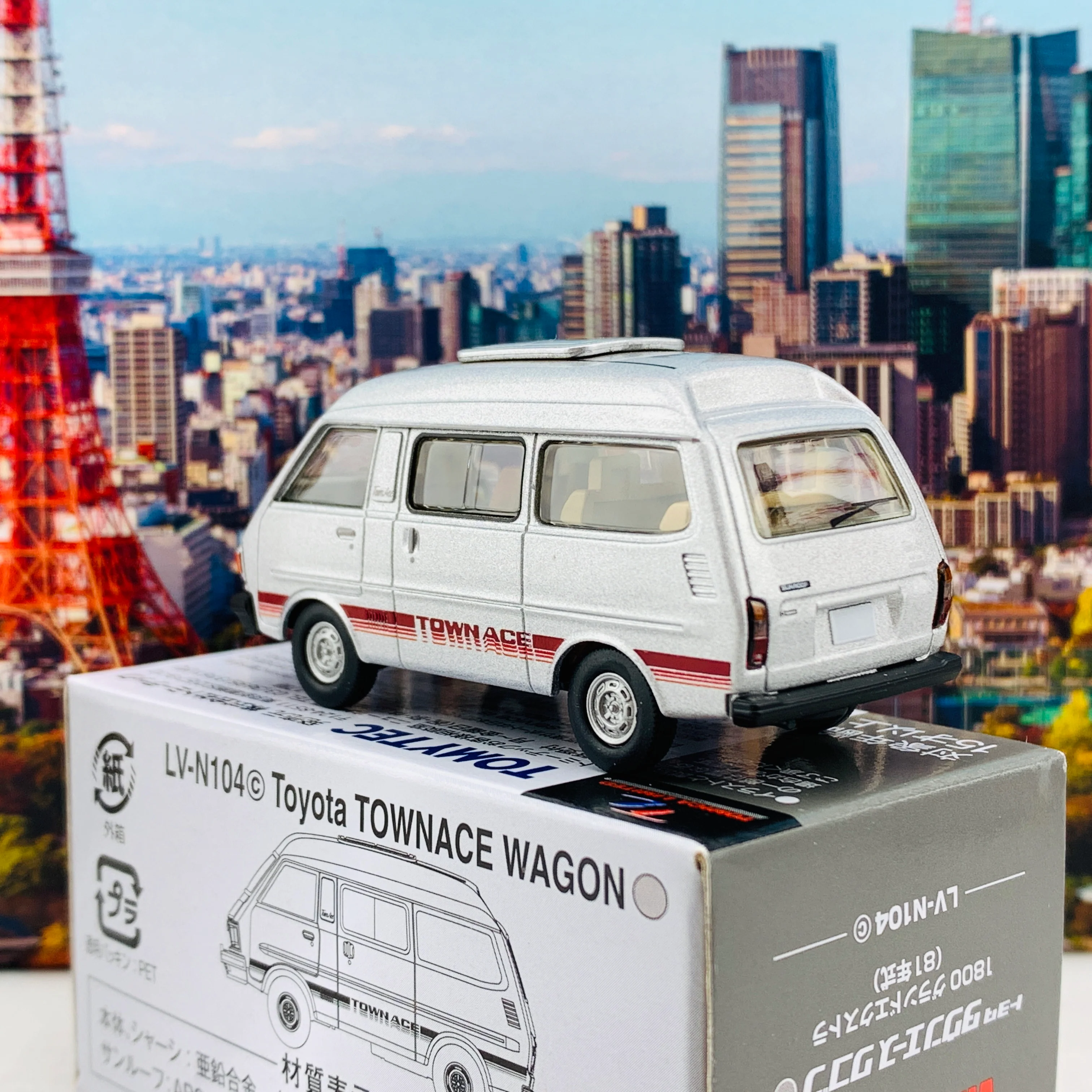 Tomytec Tomica Limited Vintage Neo 1/64 Town Ace Wagon 1800 Grand Extra (1981) Silver LV-N104c - Image 3