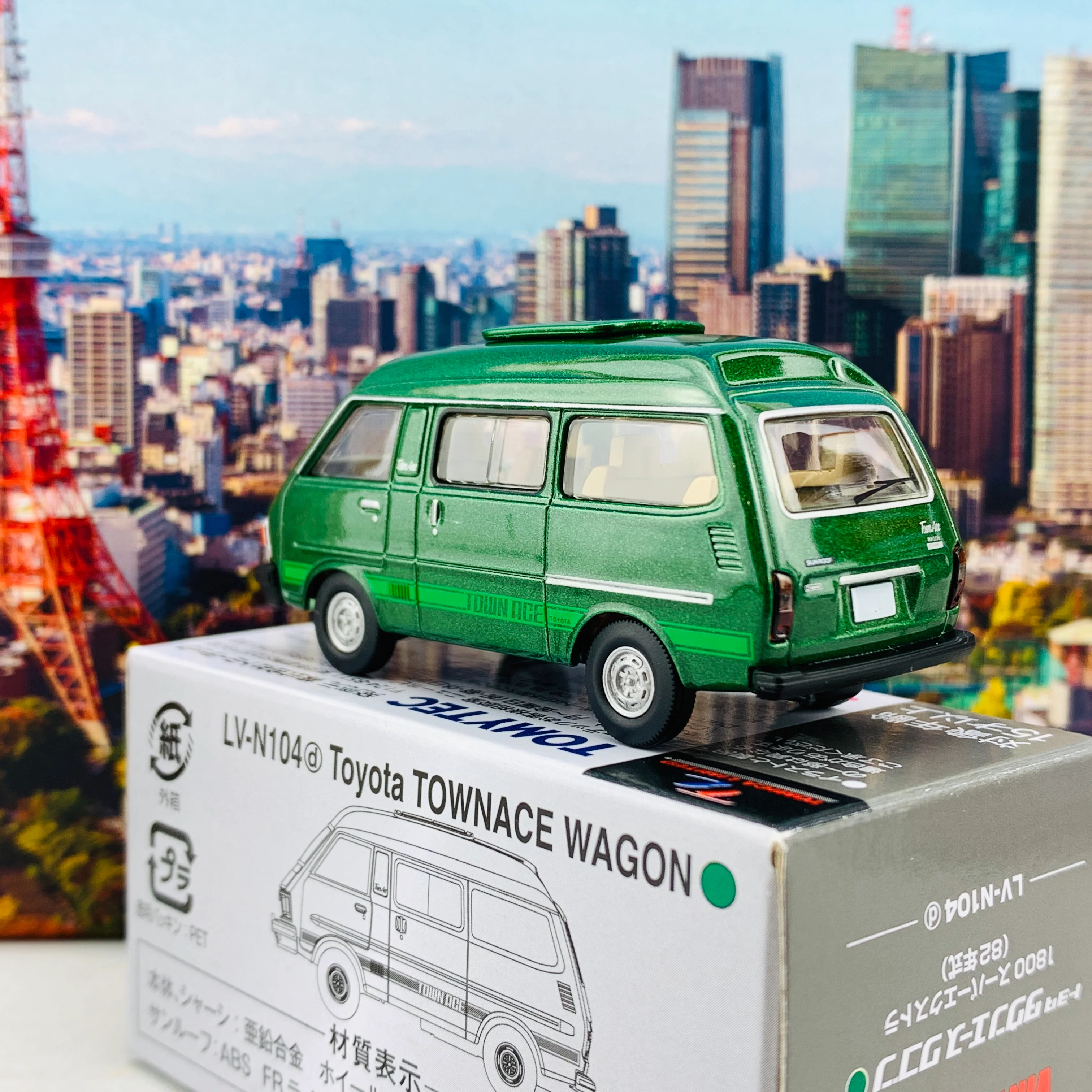Tomytec Tomica Limited Vintage Neo 1/64 Town Ace Wagon 1800 Super Extra (1982) Green LV-N104d - Image 3