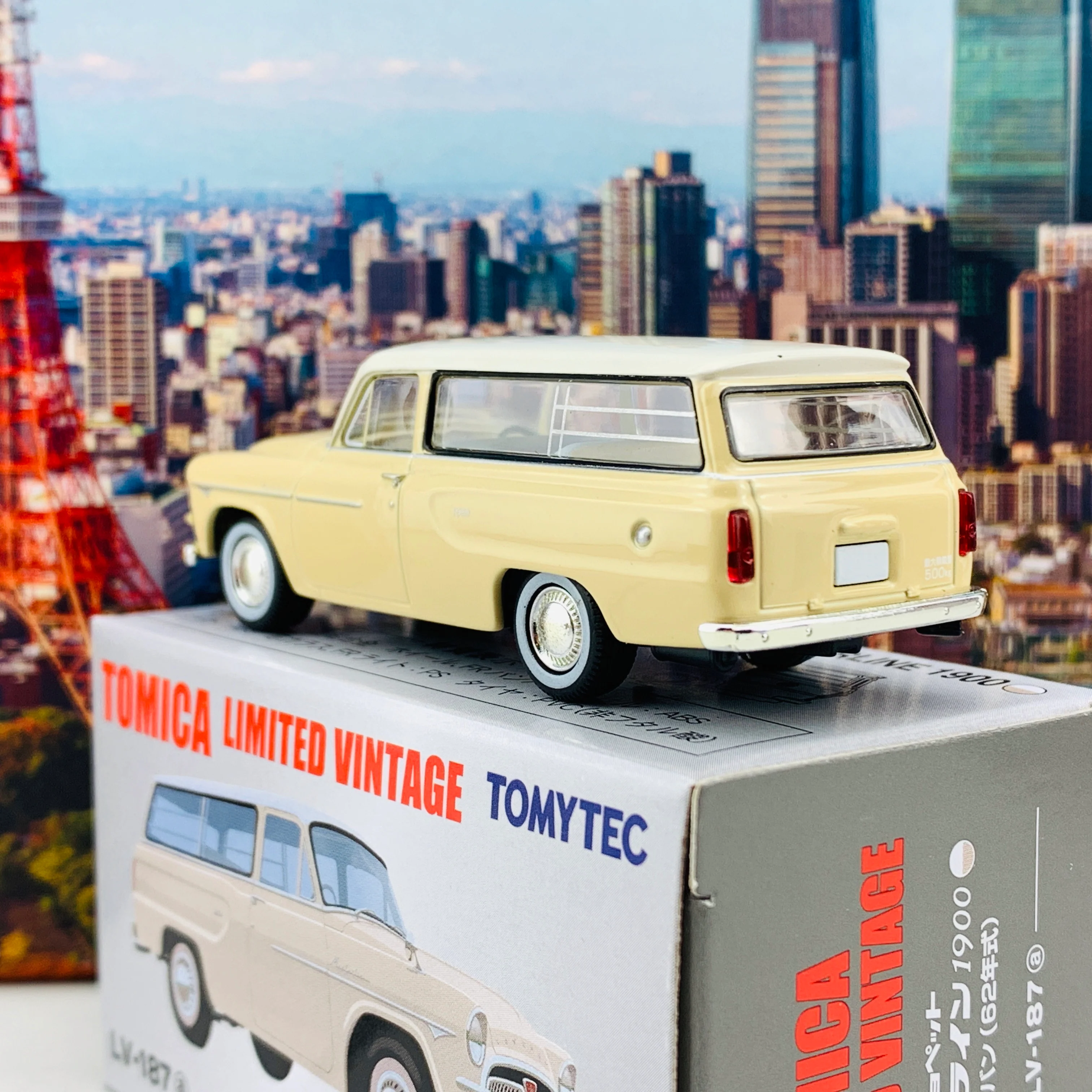Tomytec Tomica Limited Vintage Toyopet Masterline 1900 (1962) LV-187a Beige/White - Image 3